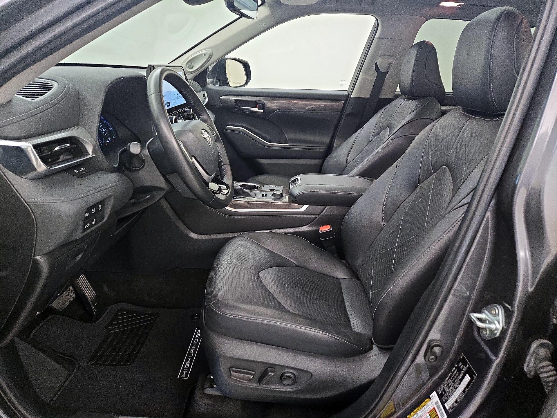 Thumbnail: 2024 Toyota Highlander - 11