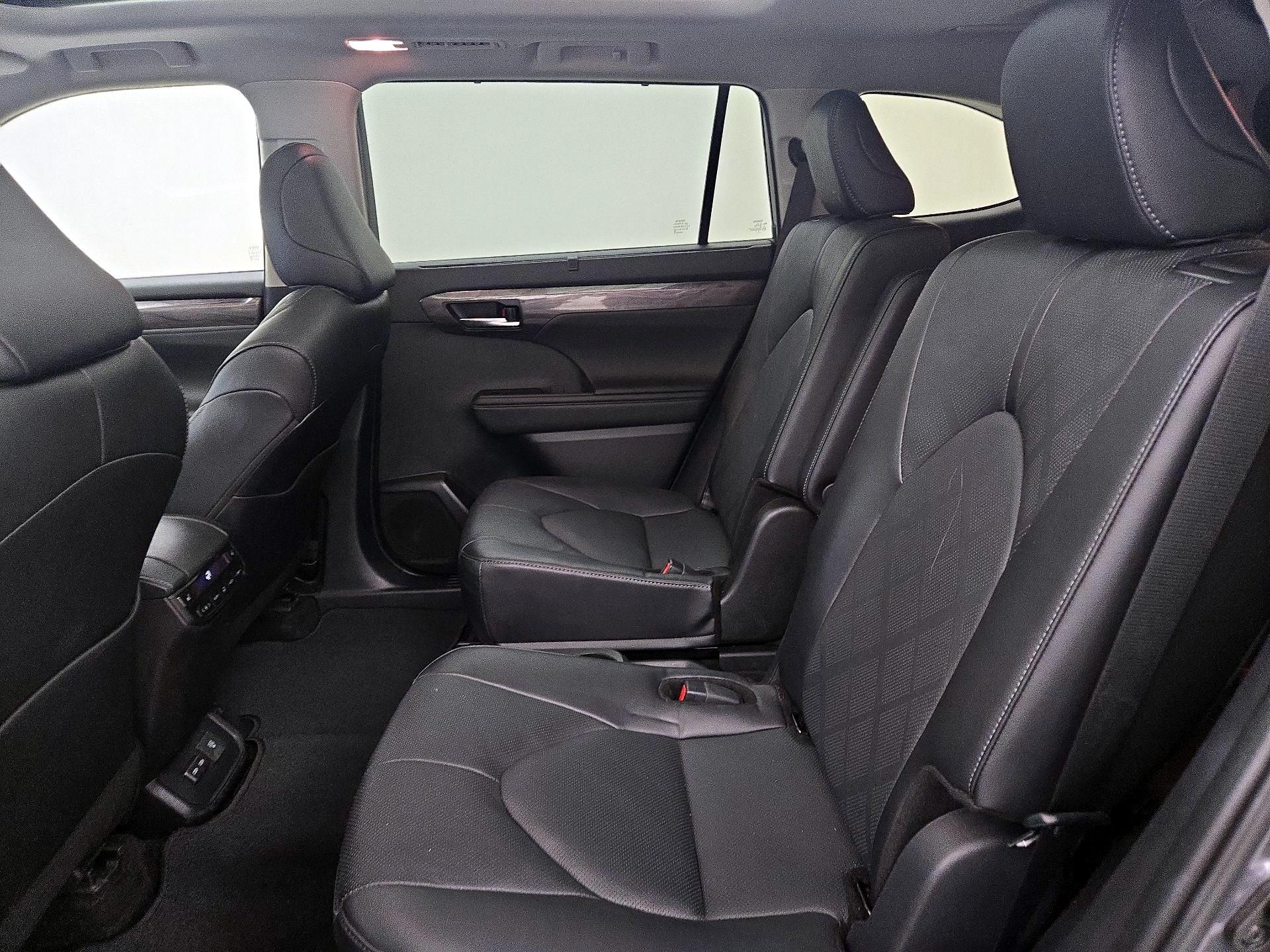 Thumbnail: 2024 Toyota Highlander - 20
