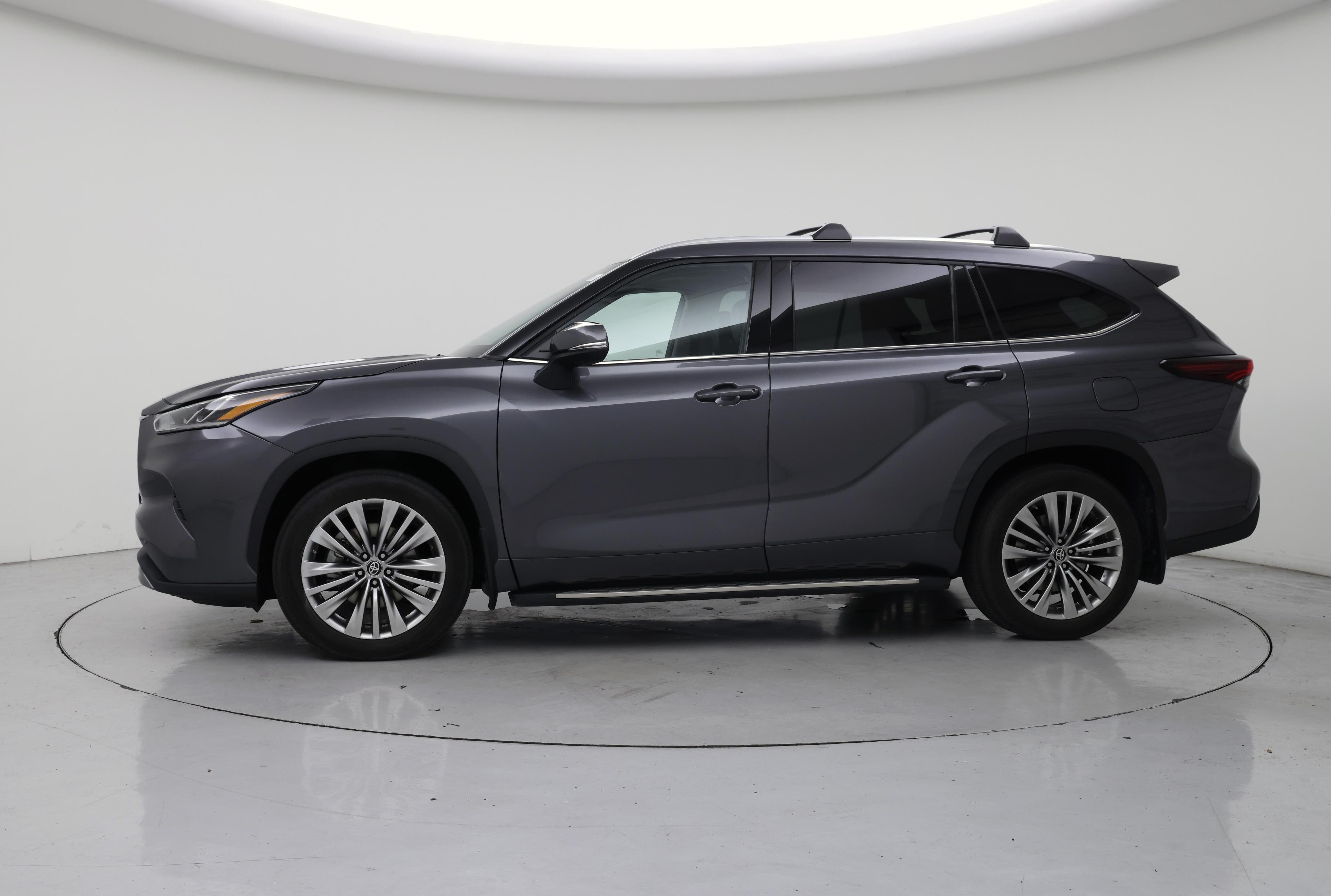 Thumbnail: 2024 Toyota Highlander - 3