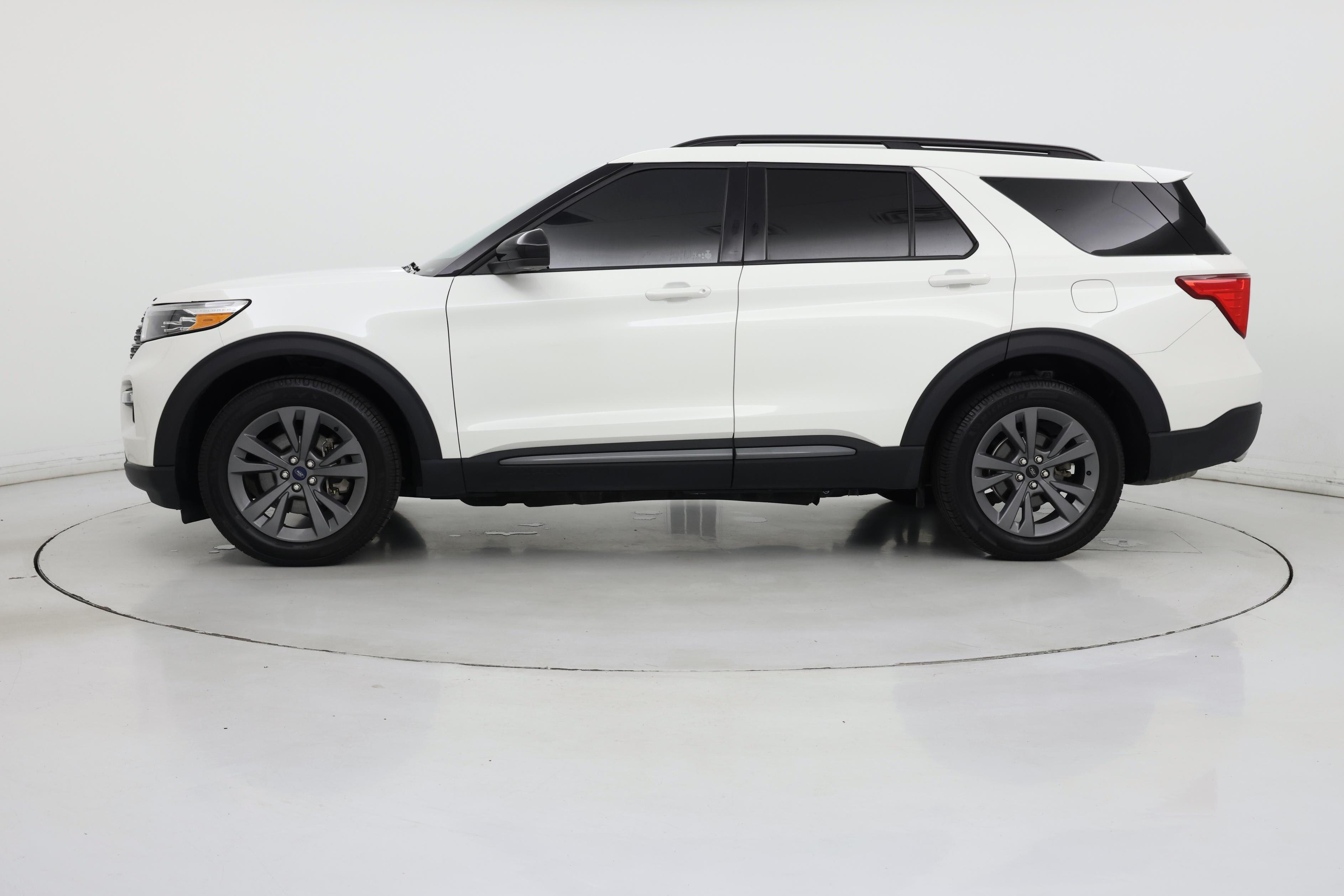 Thumbnail: 2022 Ford Explorer - 3