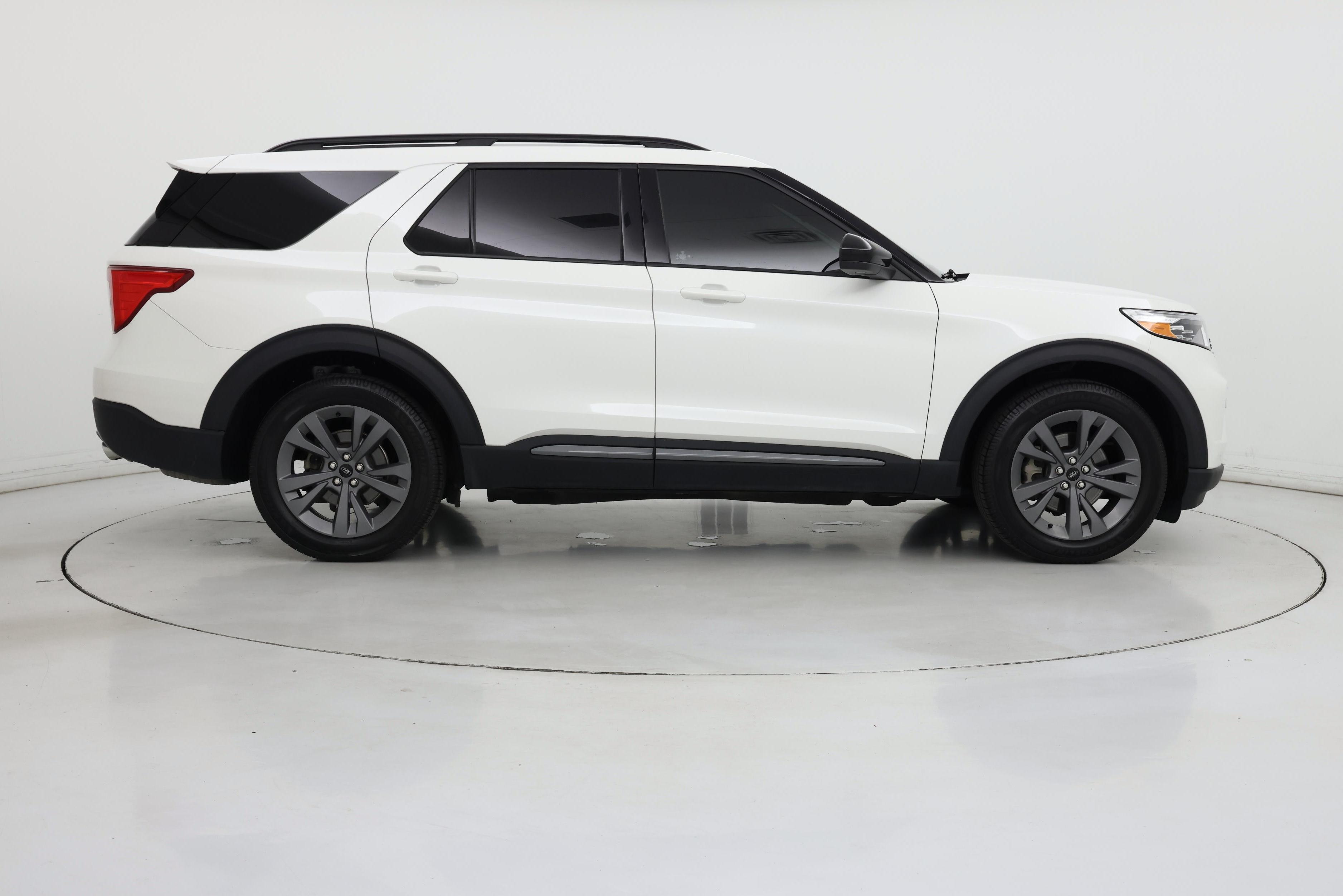 Thumbnail: 2022 Ford Explorer - 7