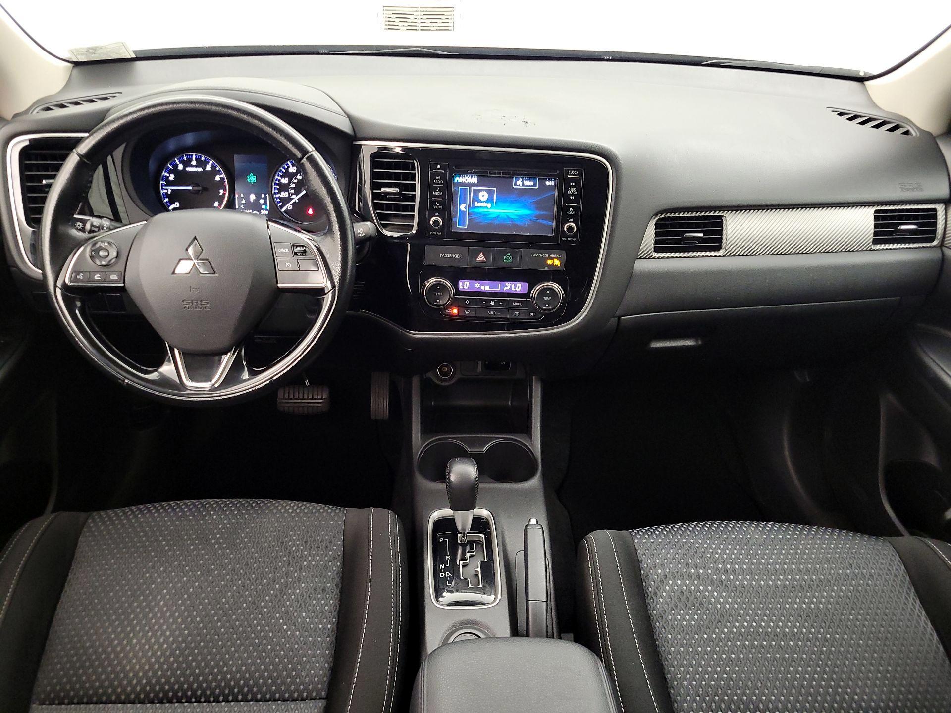 Thumbnail: 2016 Mitsubishi Outlander - 9