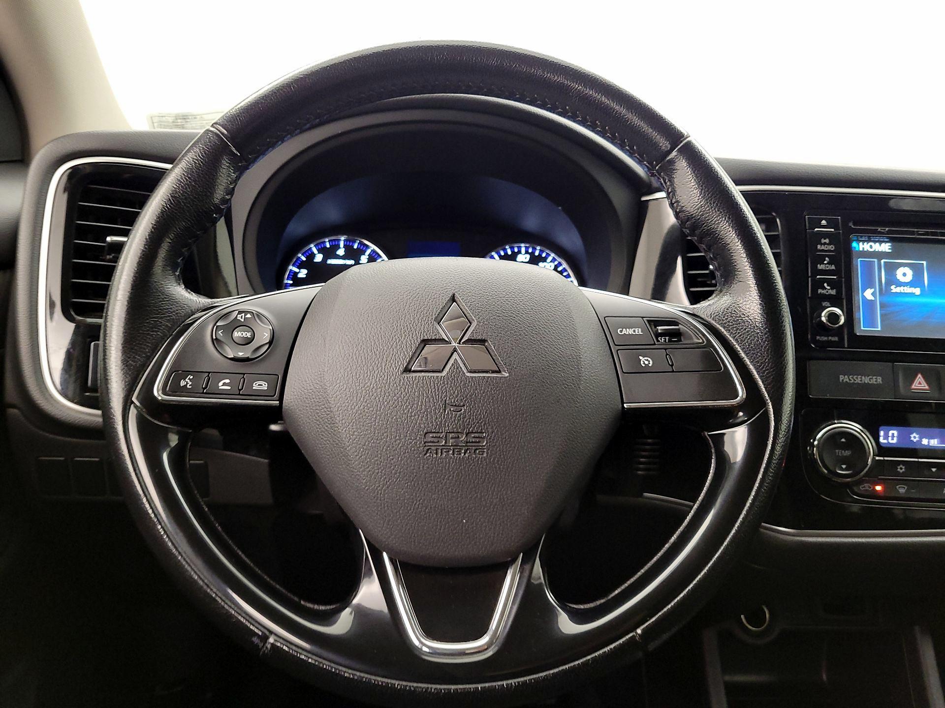 Thumbnail: 2016 Mitsubishi Outlander - 10