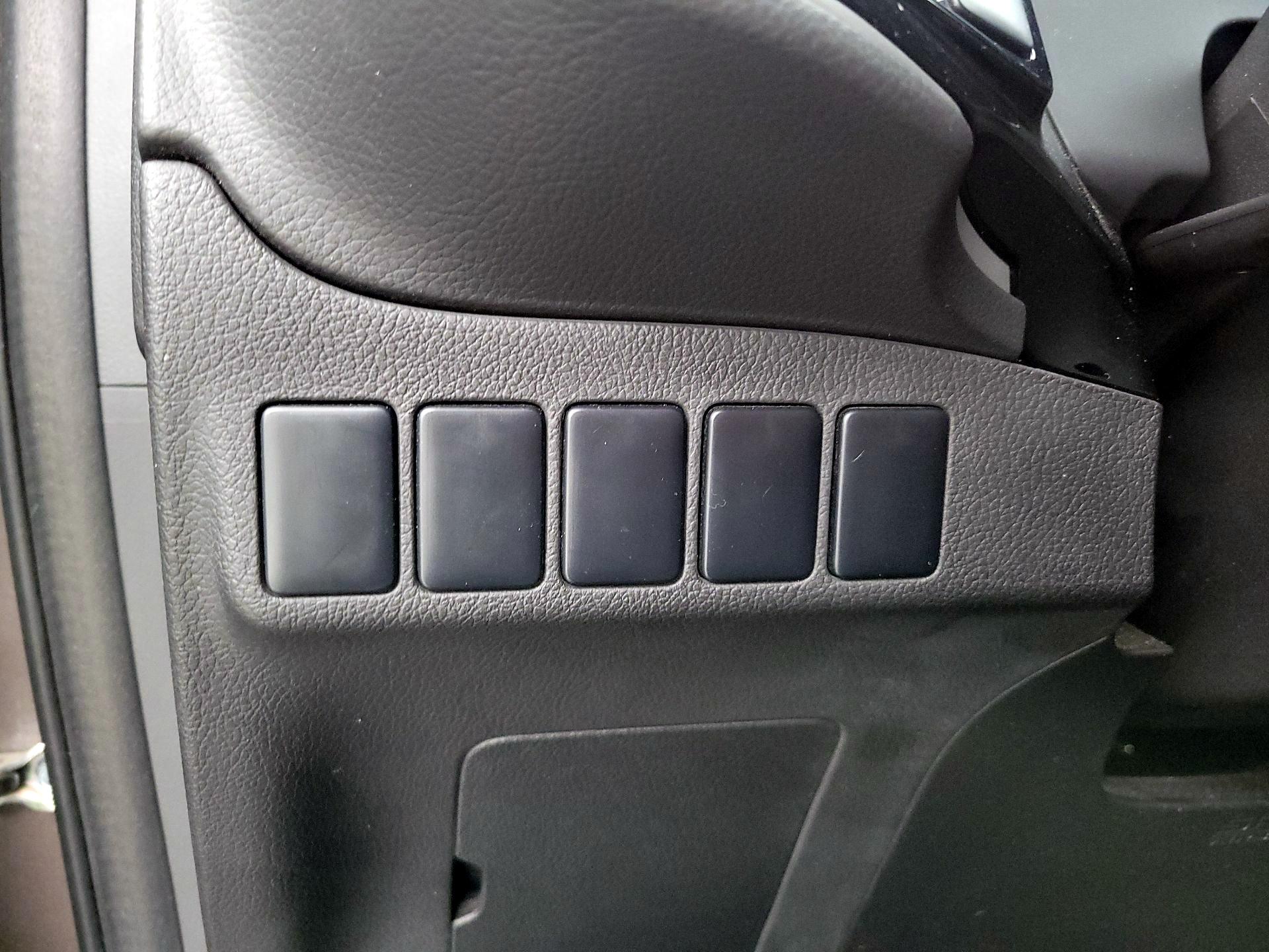 Thumbnail: 2016 Mitsubishi Outlander - 13