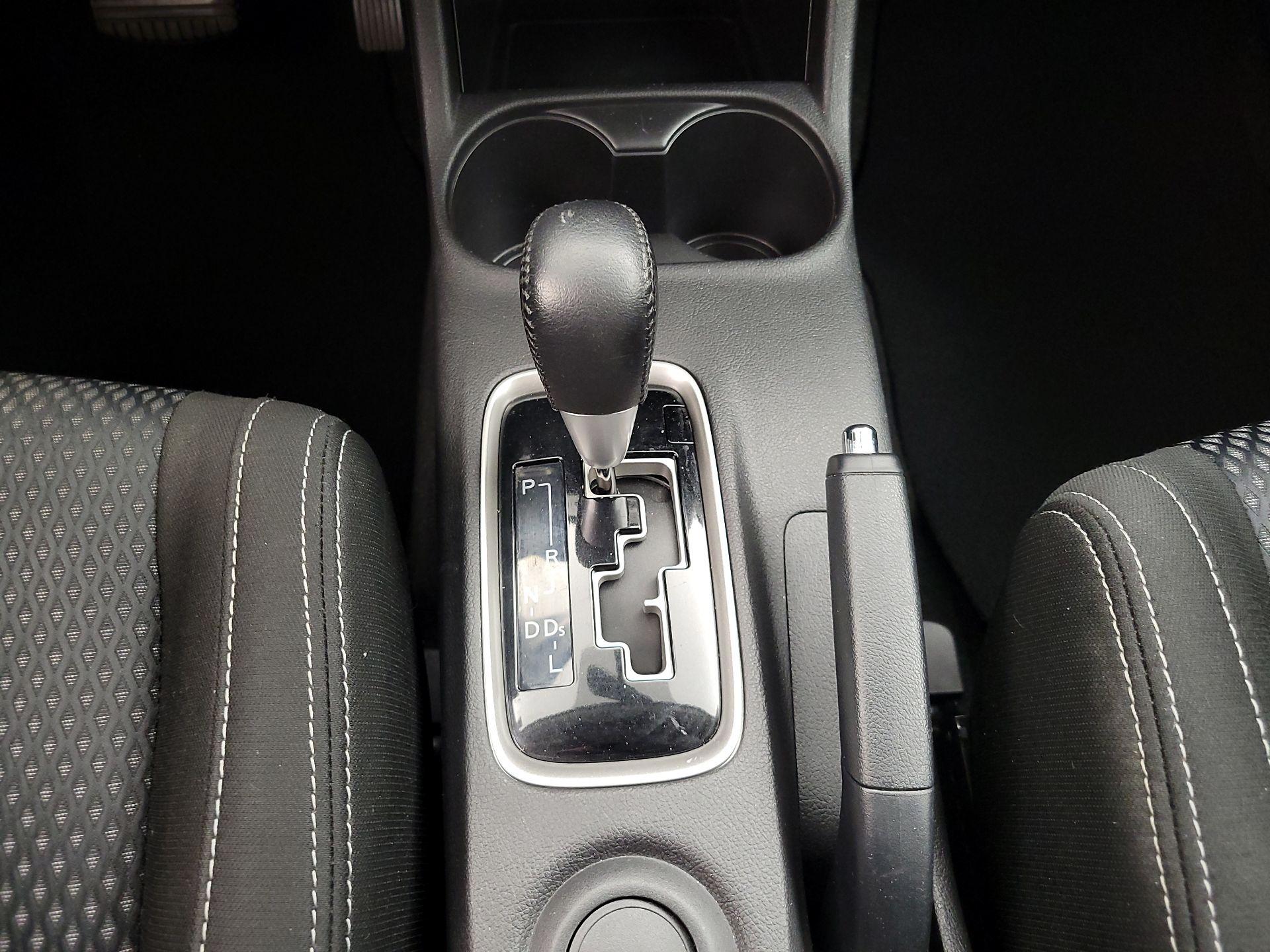 Thumbnail: 2016 Mitsubishi Outlander - 17