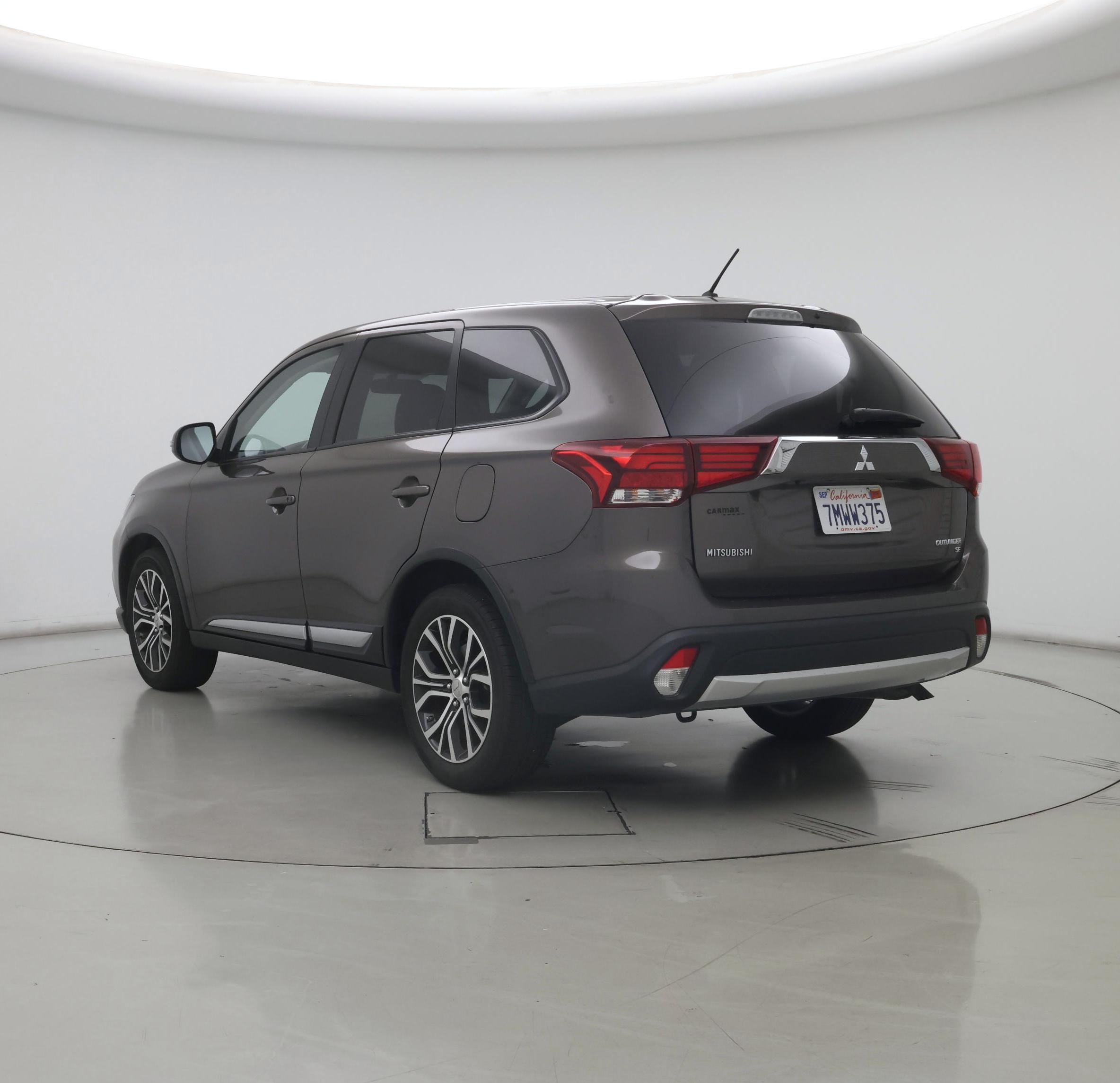 Thumbnail: 2016 Mitsubishi Outlander - 2