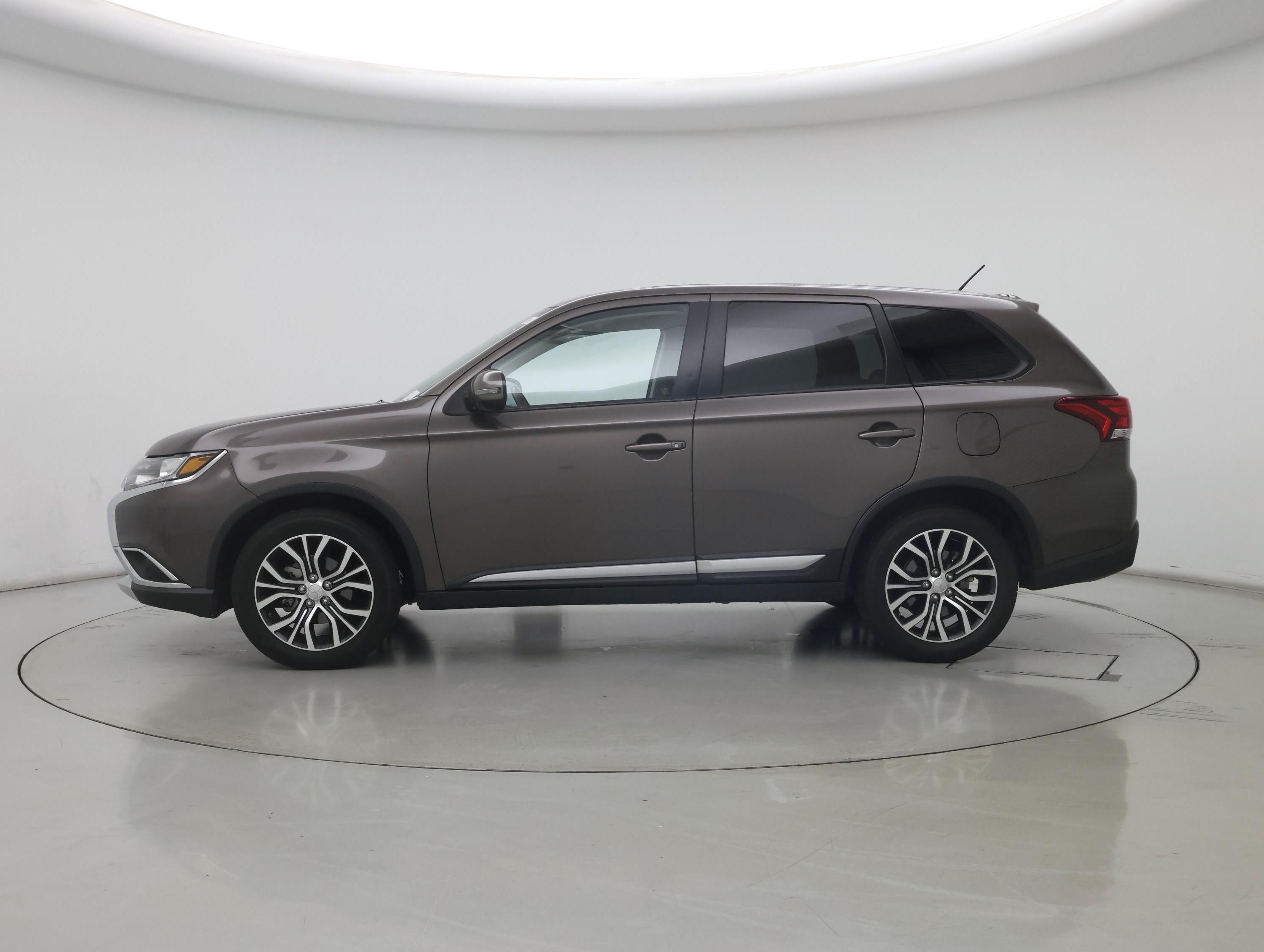 Thumbnail: 2016 Mitsubishi Outlander - 3
