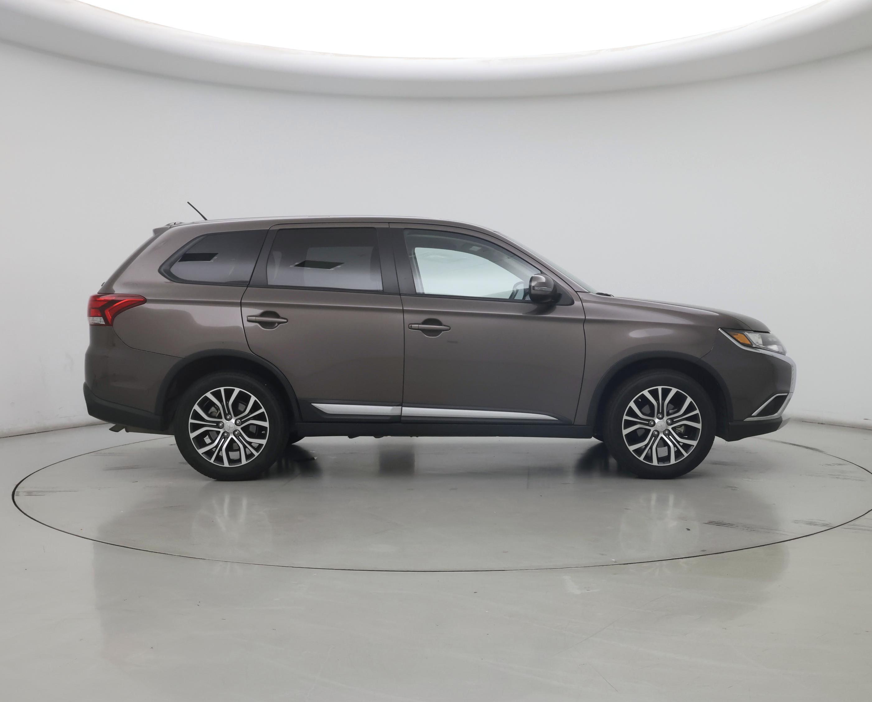 Thumbnail: 2016 Mitsubishi Outlander - 7