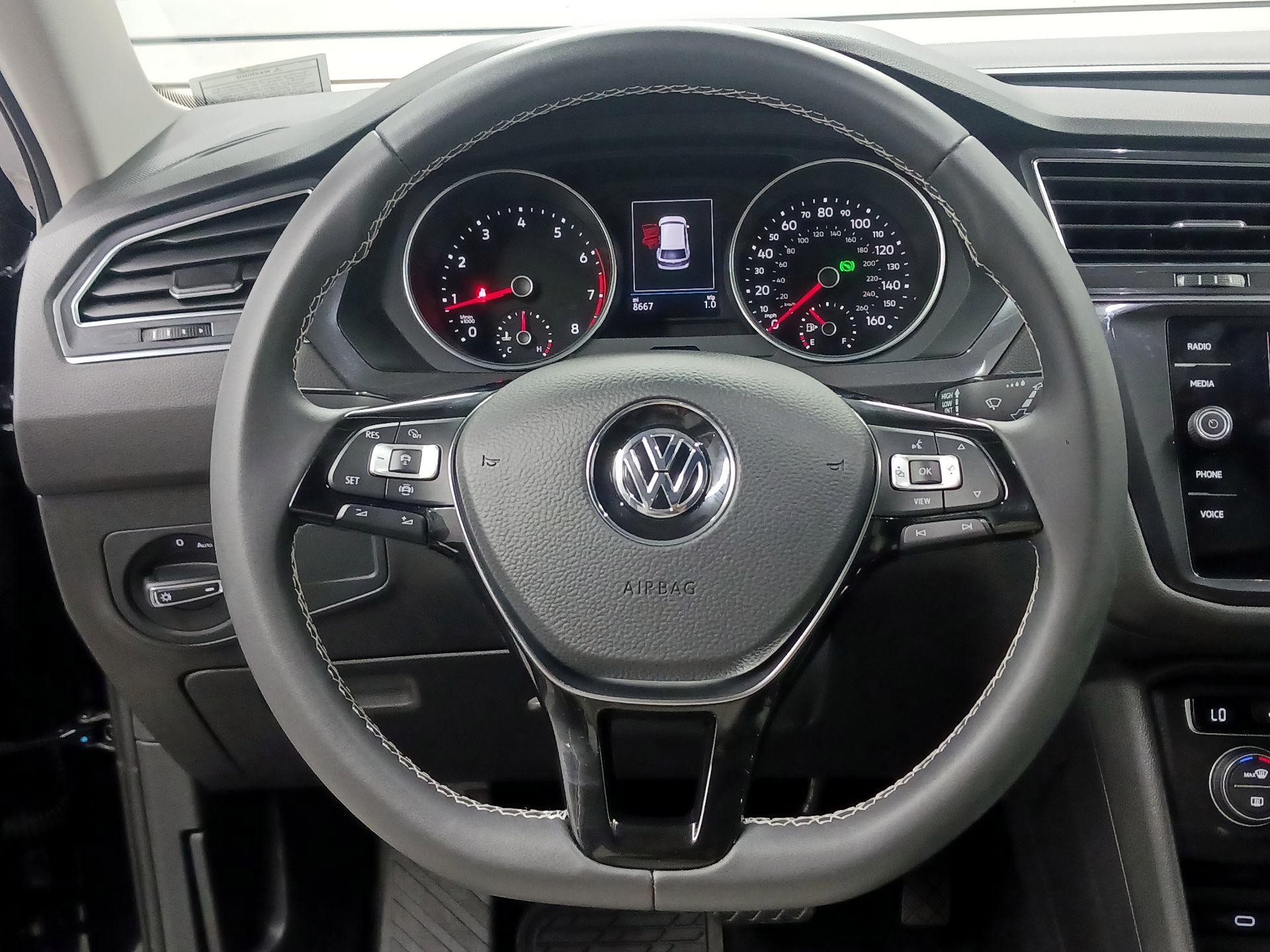Thumbnail: 2021 Volkswagen Tiguan - 10