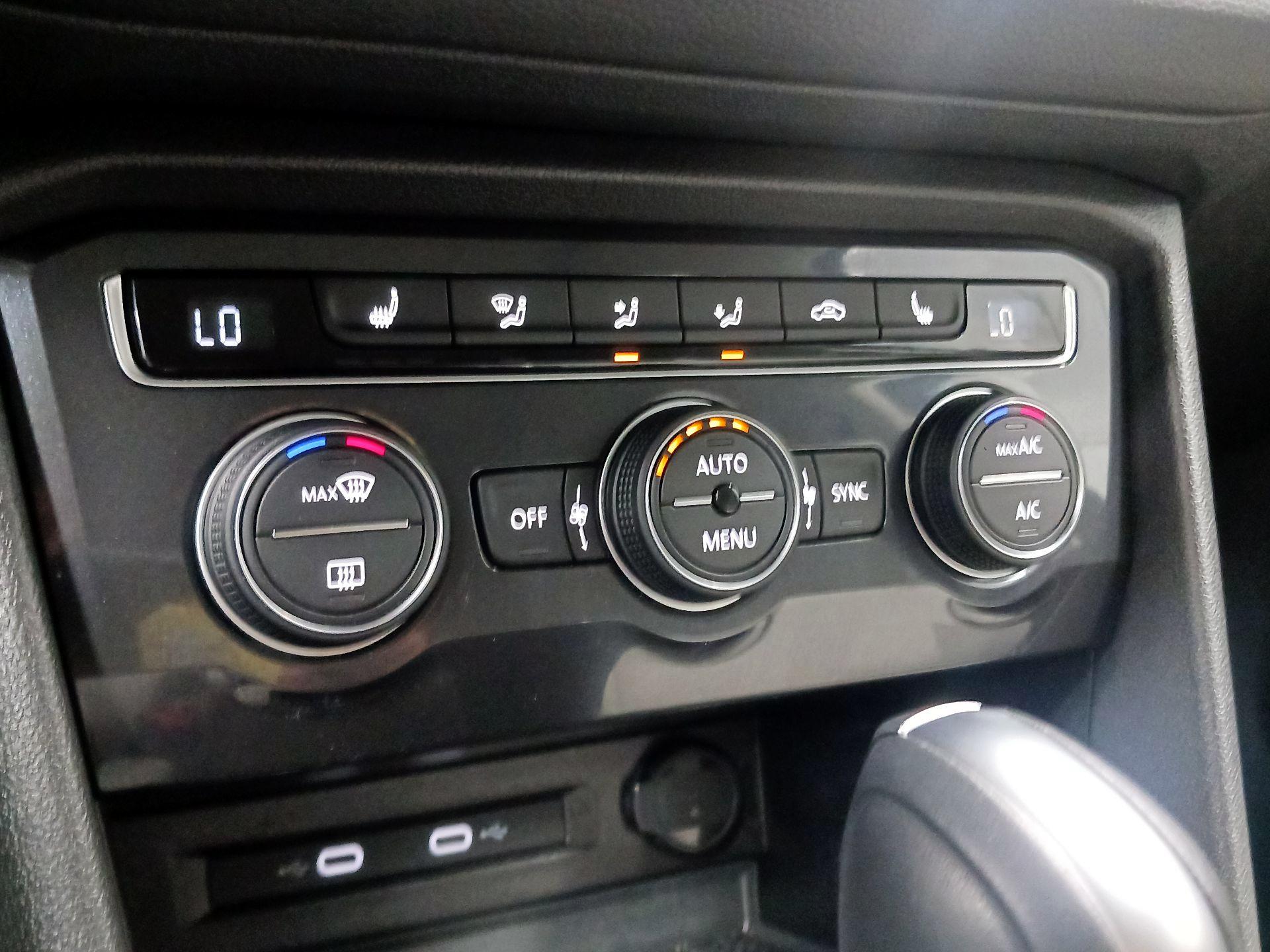 Thumbnail: 2021 Volkswagen Tiguan - 16
