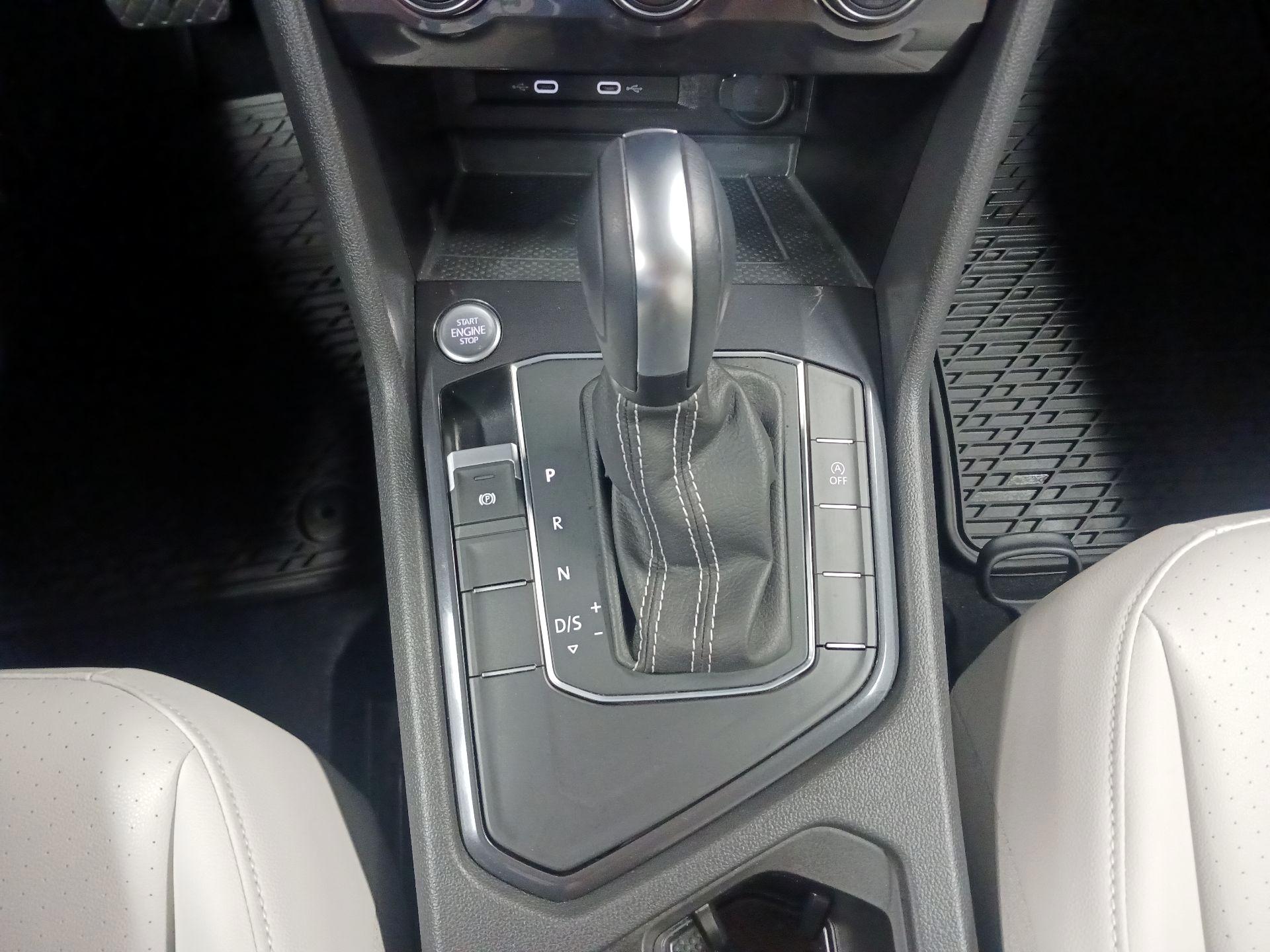 Thumbnail: 2021 Volkswagen Tiguan - 17