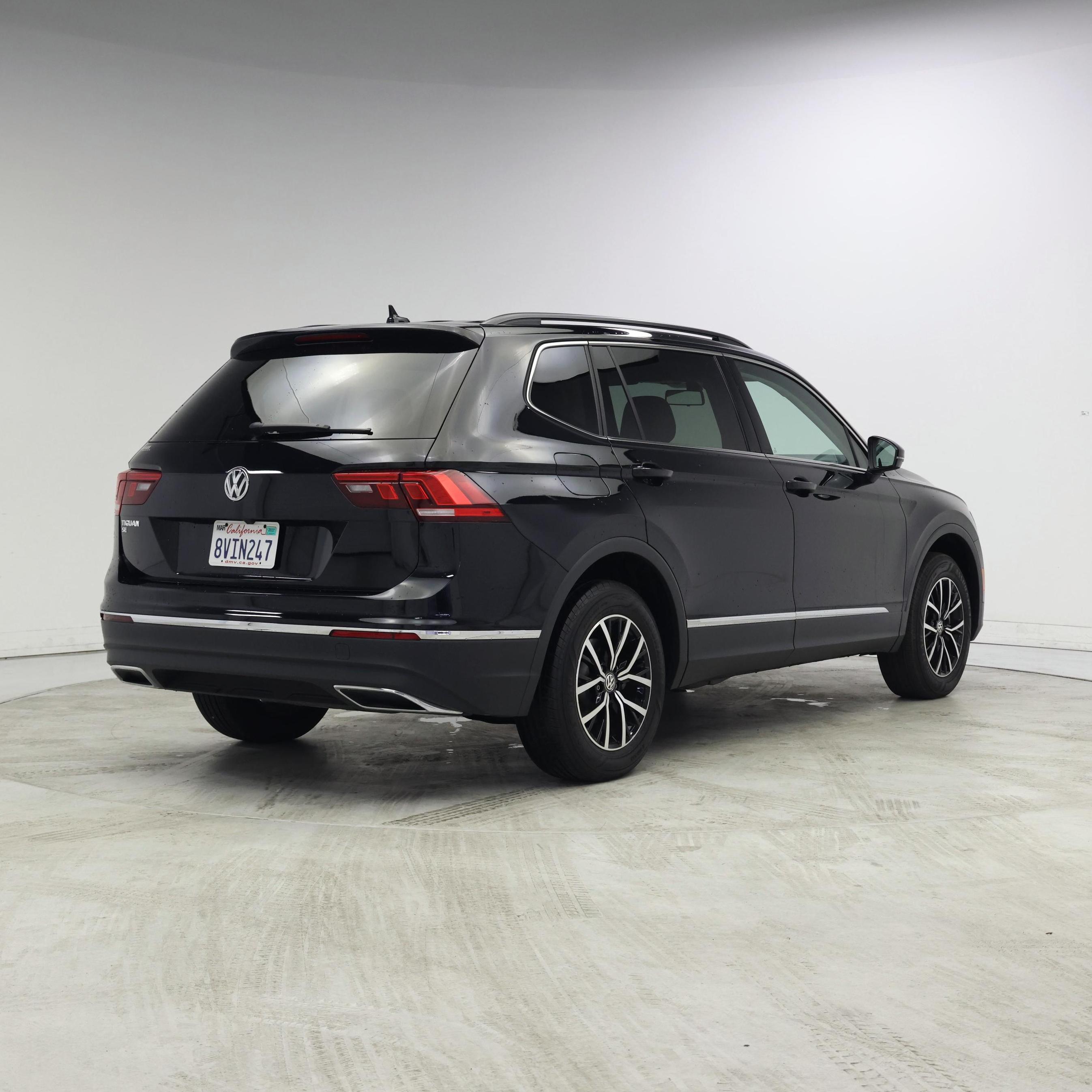 Thumbnail: 2021 Volkswagen Tiguan - 8