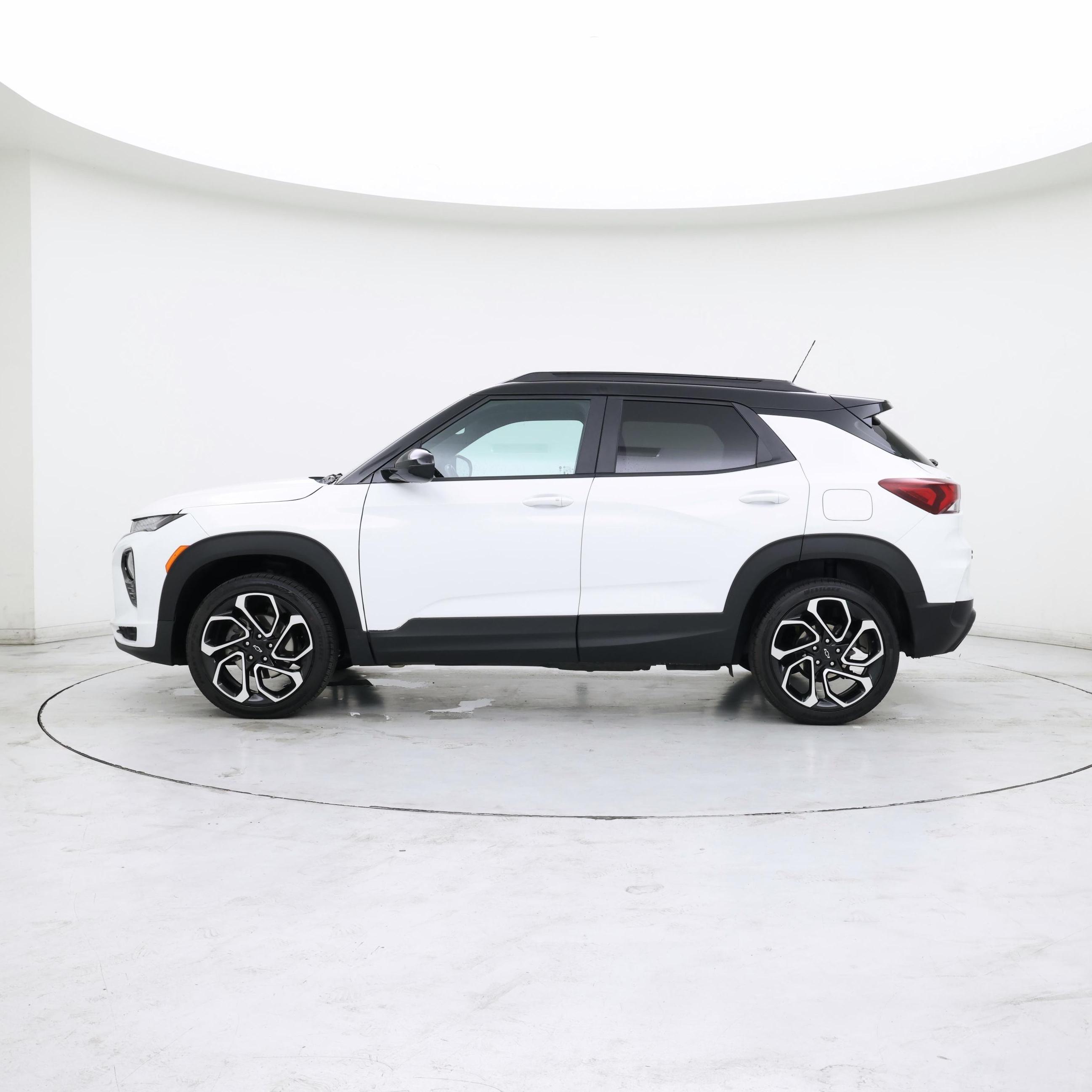Thumbnail: 2023 Chevrolet TrailBlazer - 3