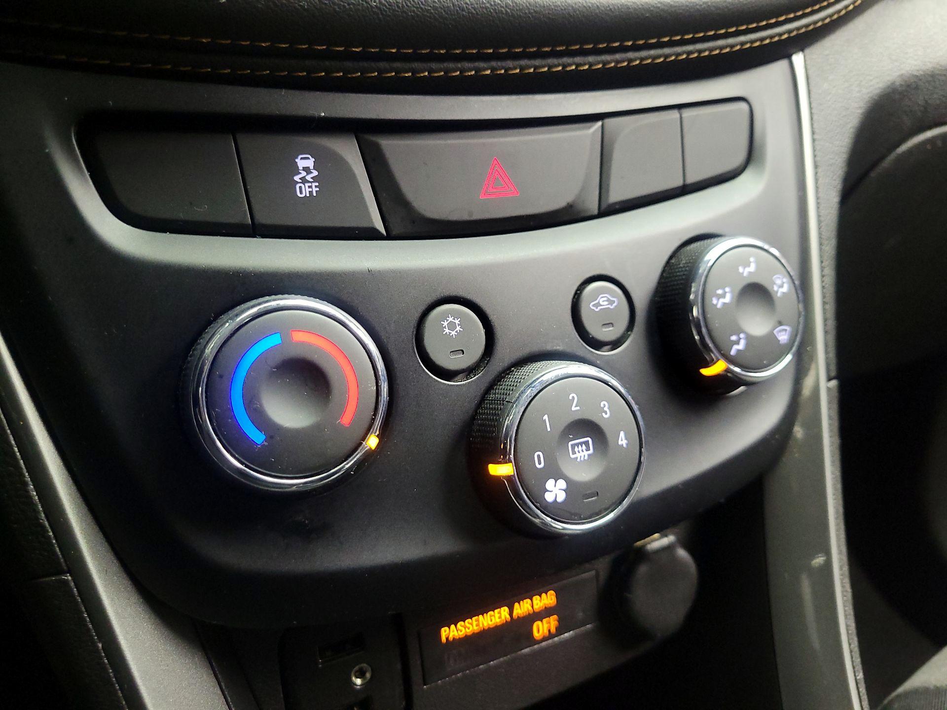 Thumbnail: 2019 Chevrolet Trax - 16