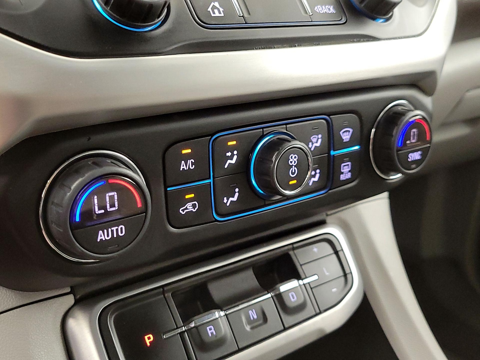 2022 GMC Acadia SLT - Photo 17