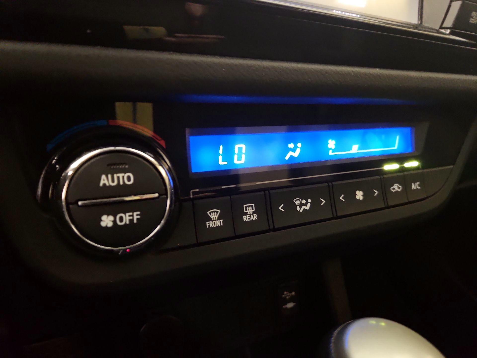 Thumbnail: 2016 Toyota Corolla - 16