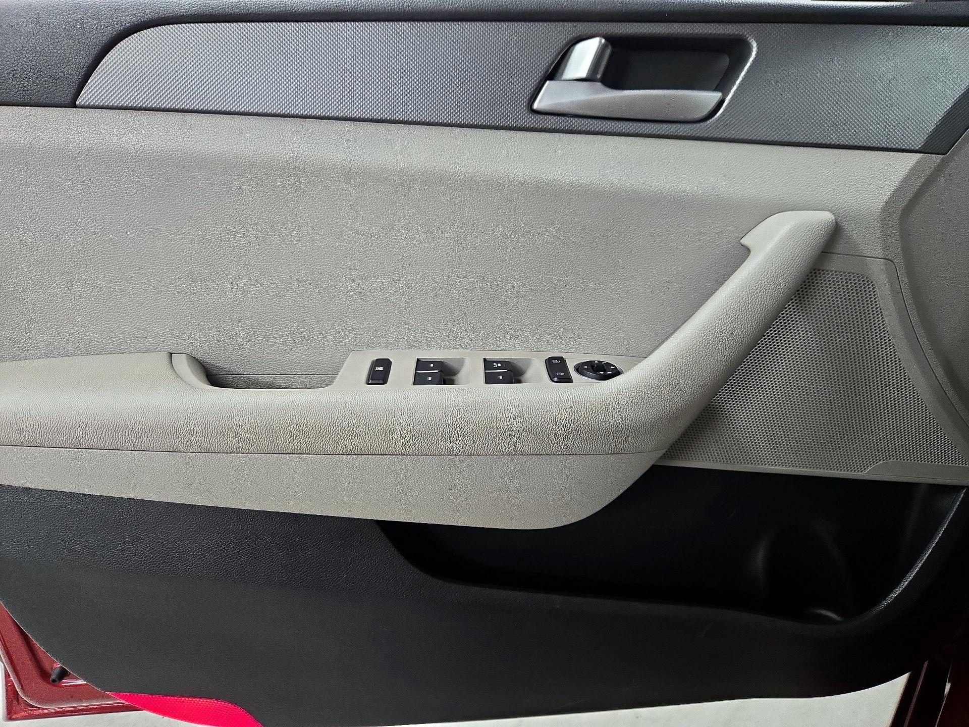 Thumbnail: 2016 Hyundai Sonata - 12