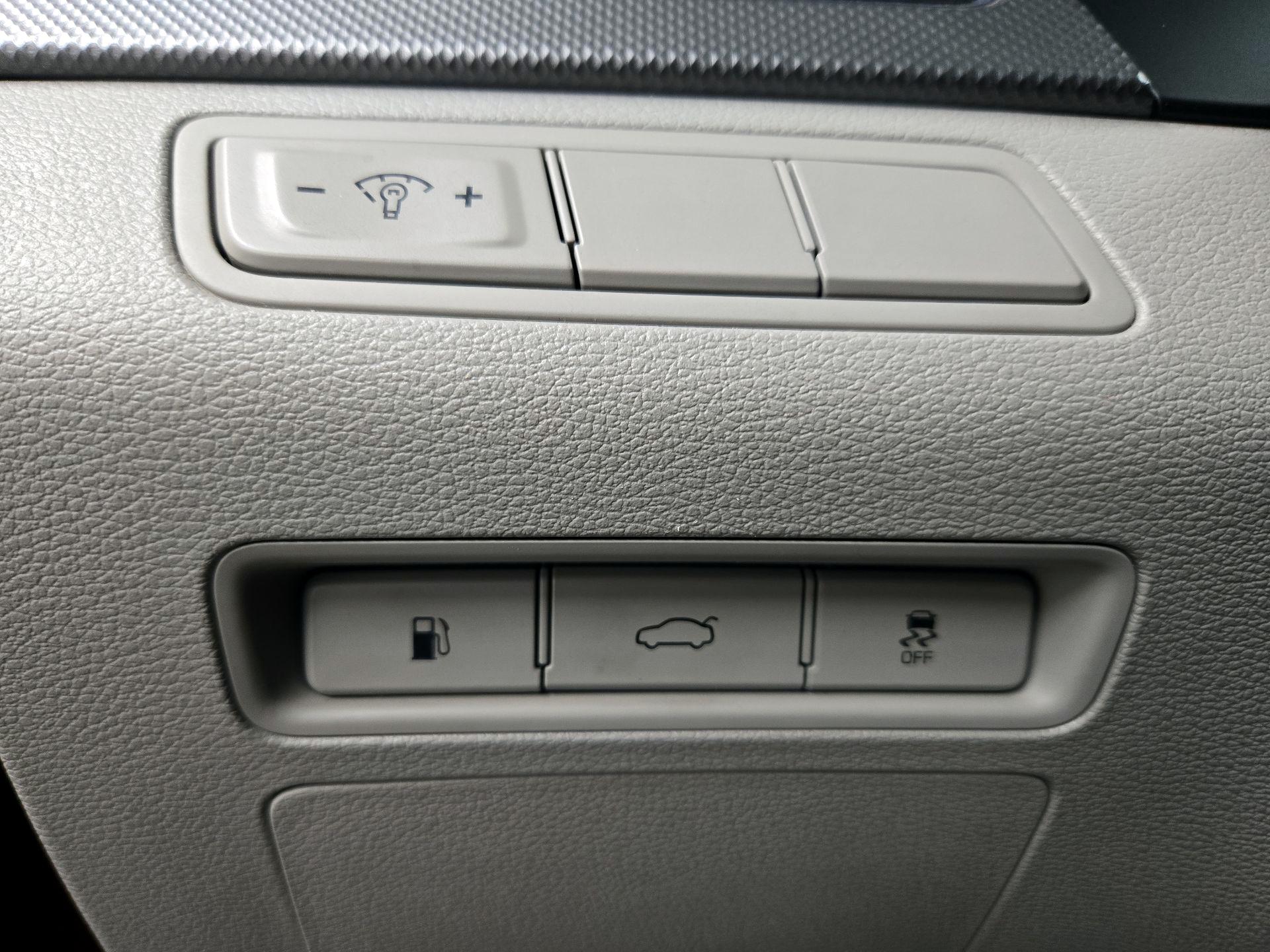 Thumbnail: 2016 Hyundai Sonata - 13