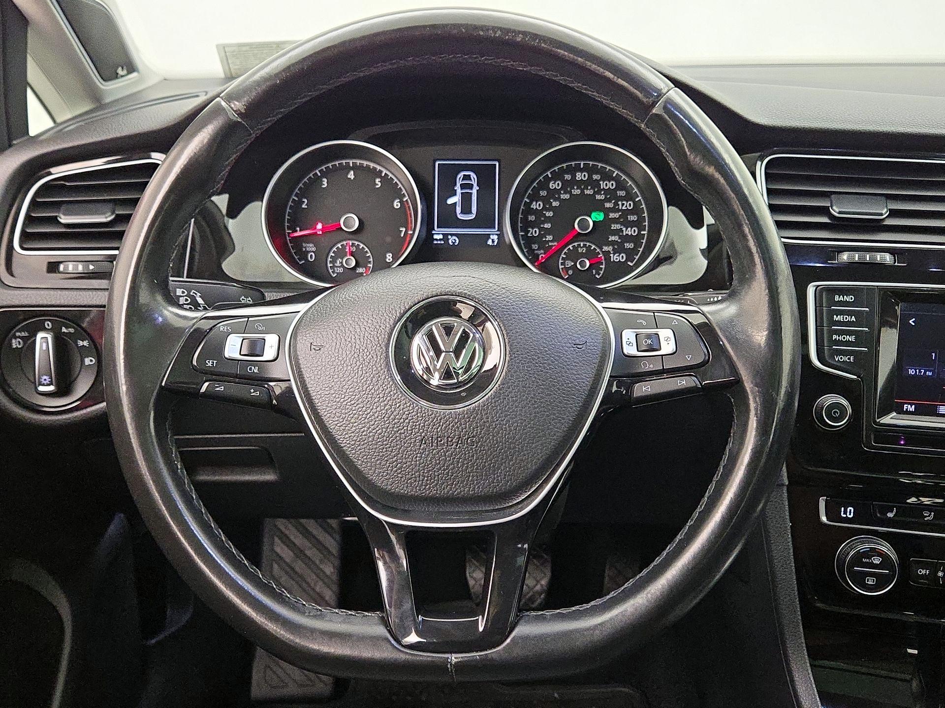 Thumbnail: 2015 Volkswagen Golf - 10
