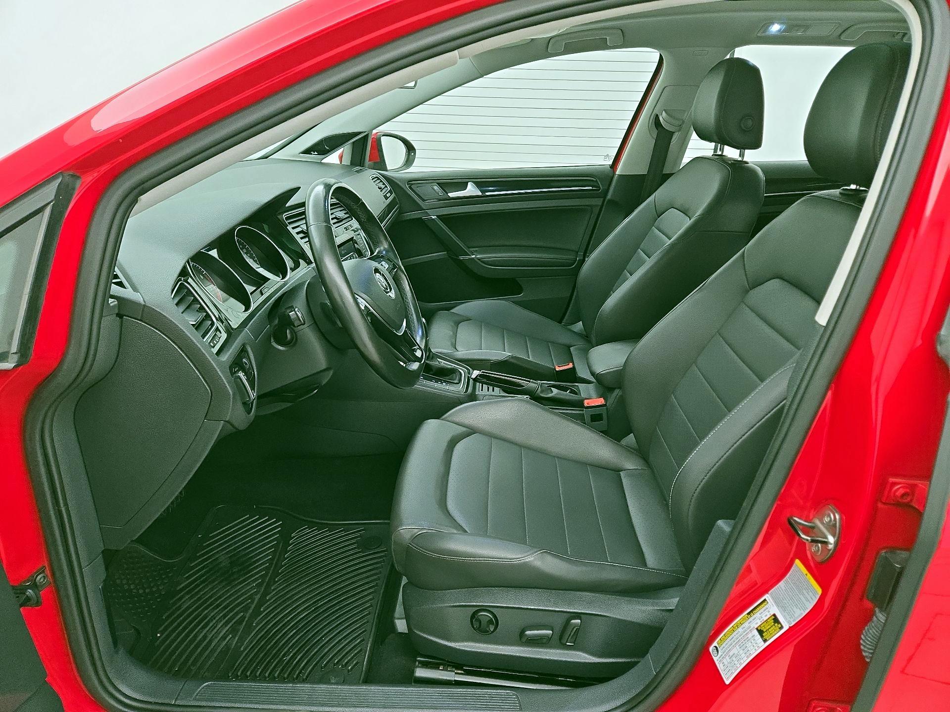 Thumbnail: 2015 Volkswagen Golf - 11
