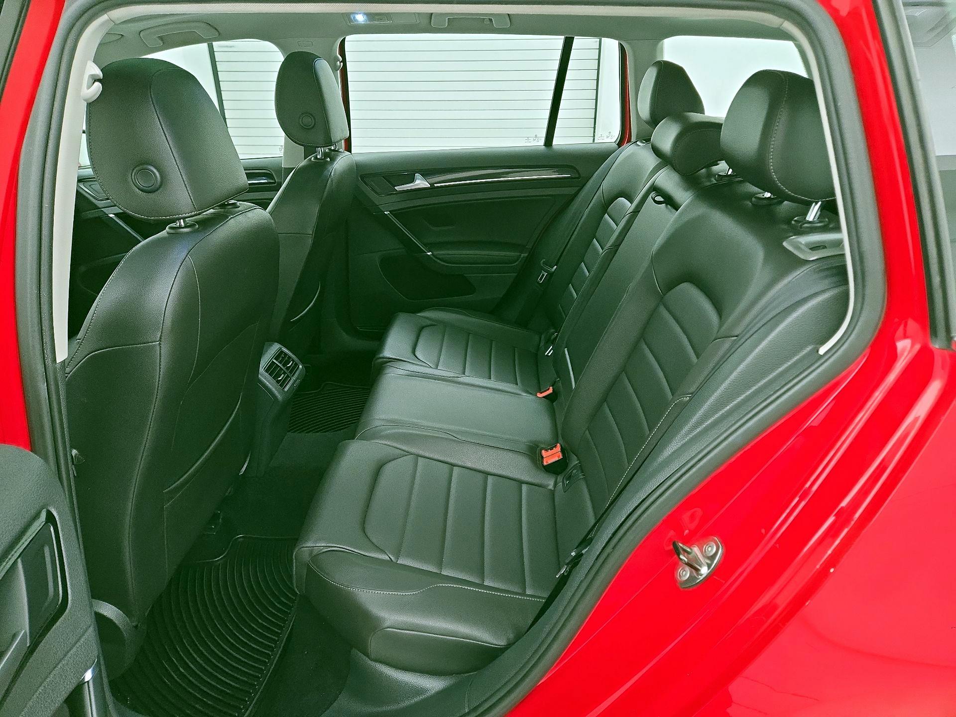 Thumbnail: 2015 Volkswagen Golf - 19