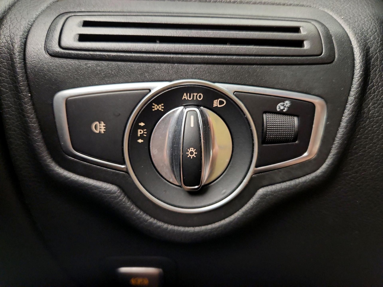 2018 Mercedes-Benz GLC GLC300 - Photo 14