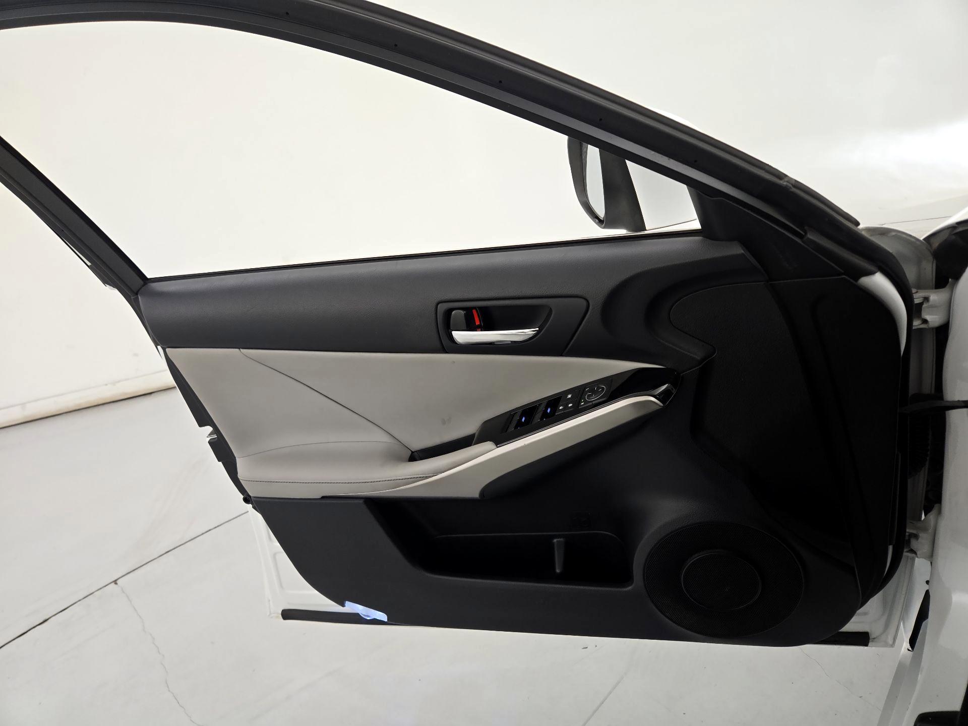 Thumbnail: 2015 Lexus IS - 12