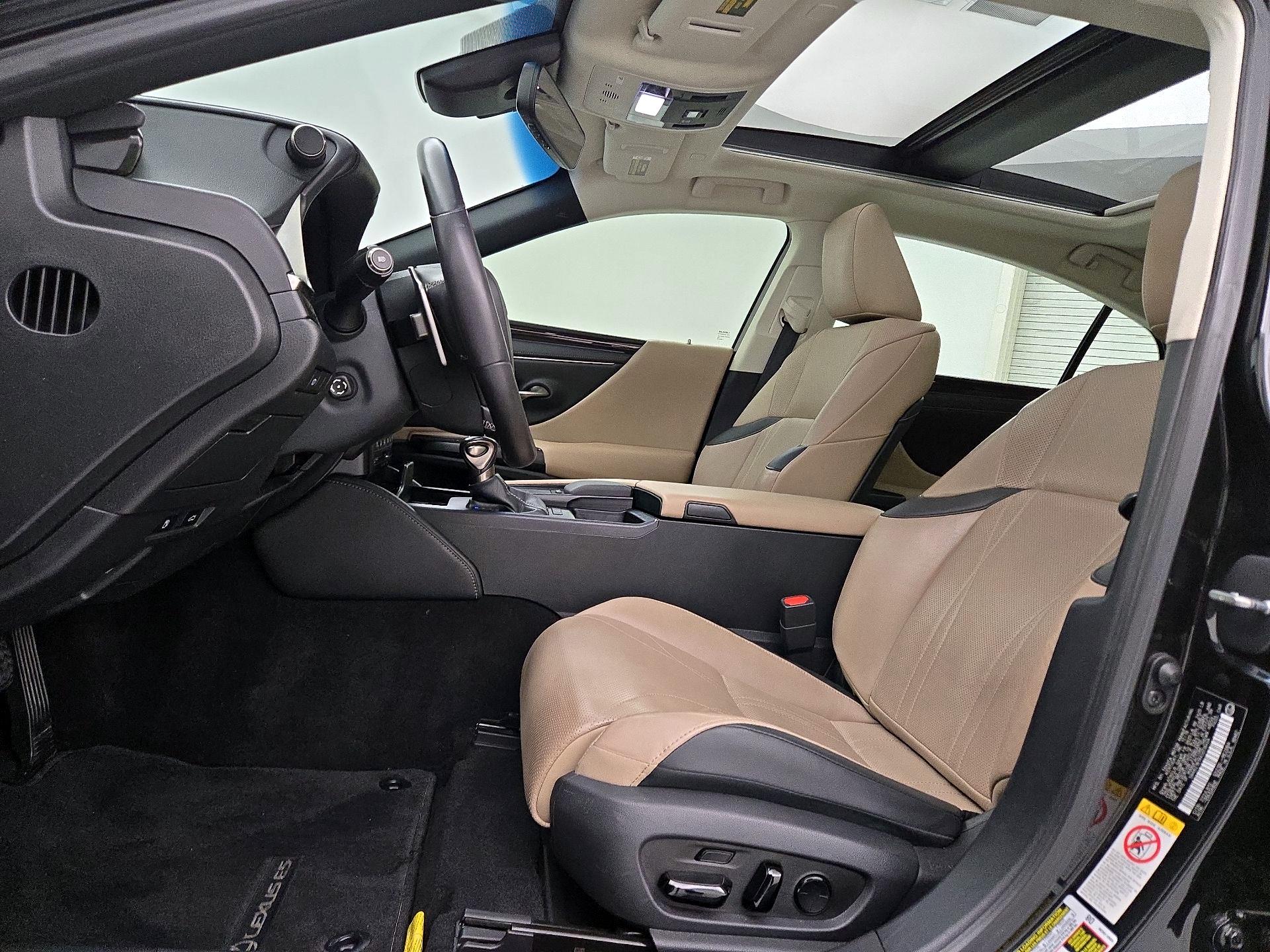Thumbnail: 2019 Lexus ES - 11