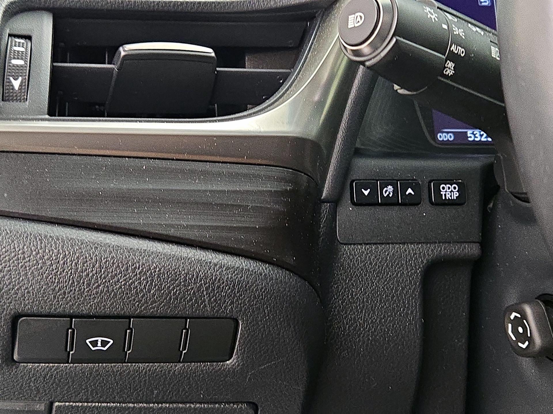 Thumbnail: 2019 Lexus ES - 13