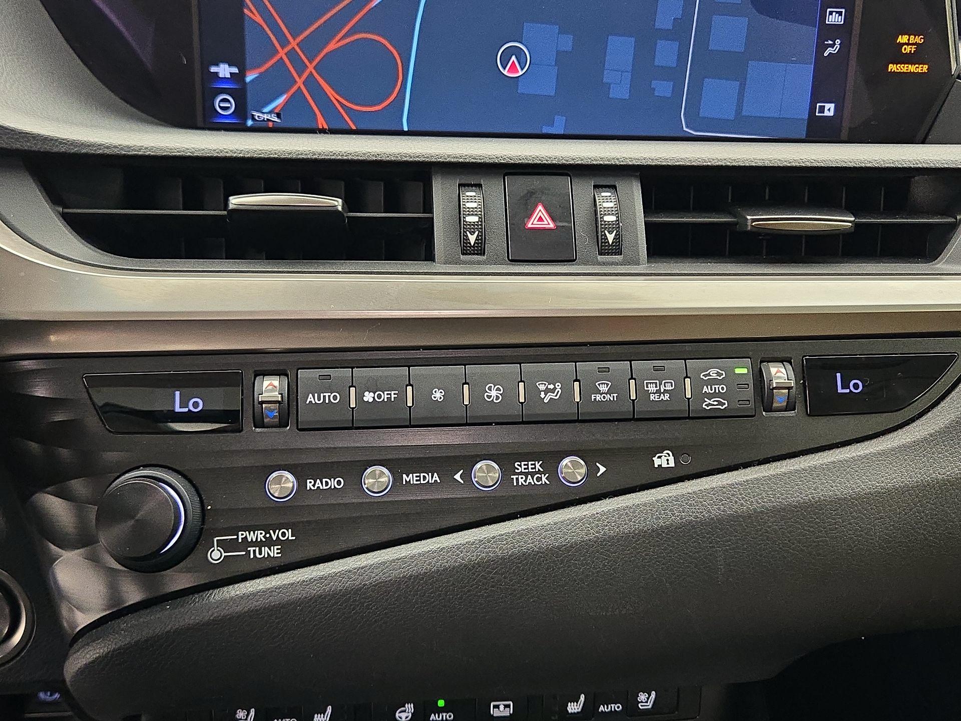 Thumbnail: 2019 Lexus ES - 17