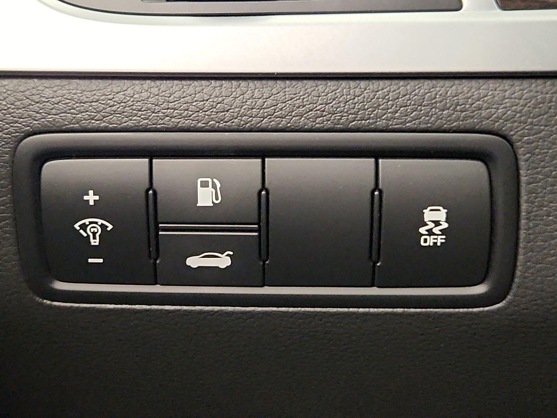 Thumbnail: 2016 Hyundai Genesis - 13