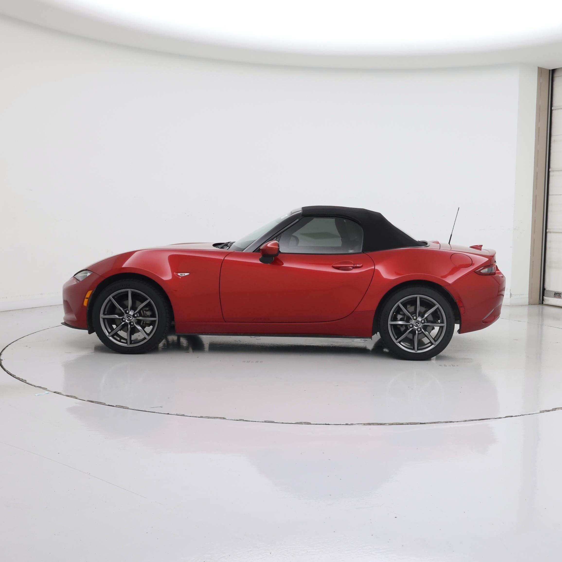 Thumbnail: 2017 Mazda MX-5 Miata - 3