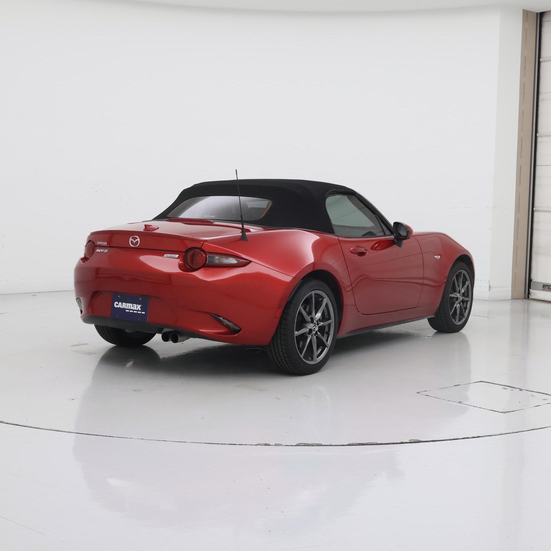 Thumbnail: 2017 Mazda MX-5 Miata - 8