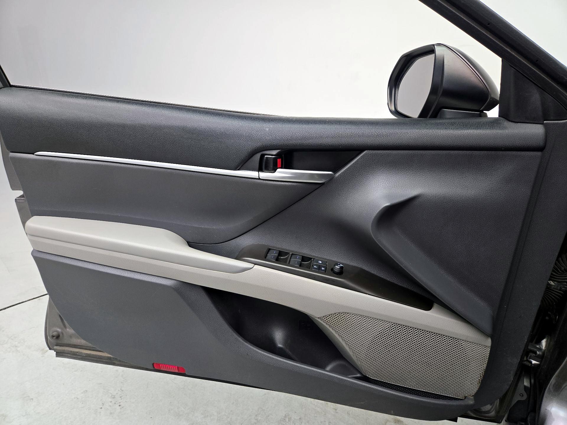 Thumbnail: 2022 Toyota Camry - 12