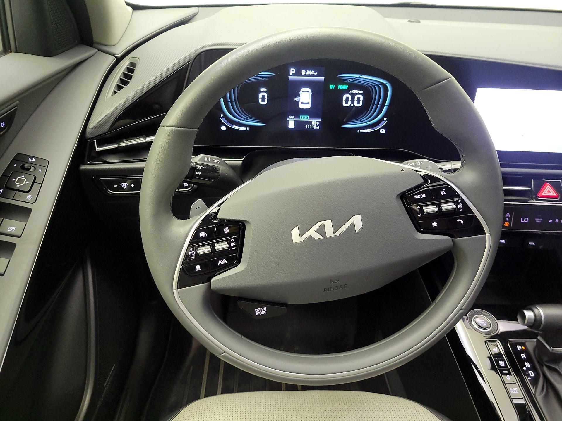 Thumbnail: 2023 Kia Niro - 10