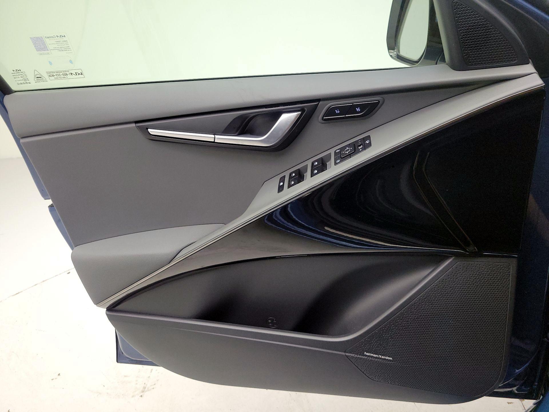 Thumbnail: 2023 Kia Niro - 12