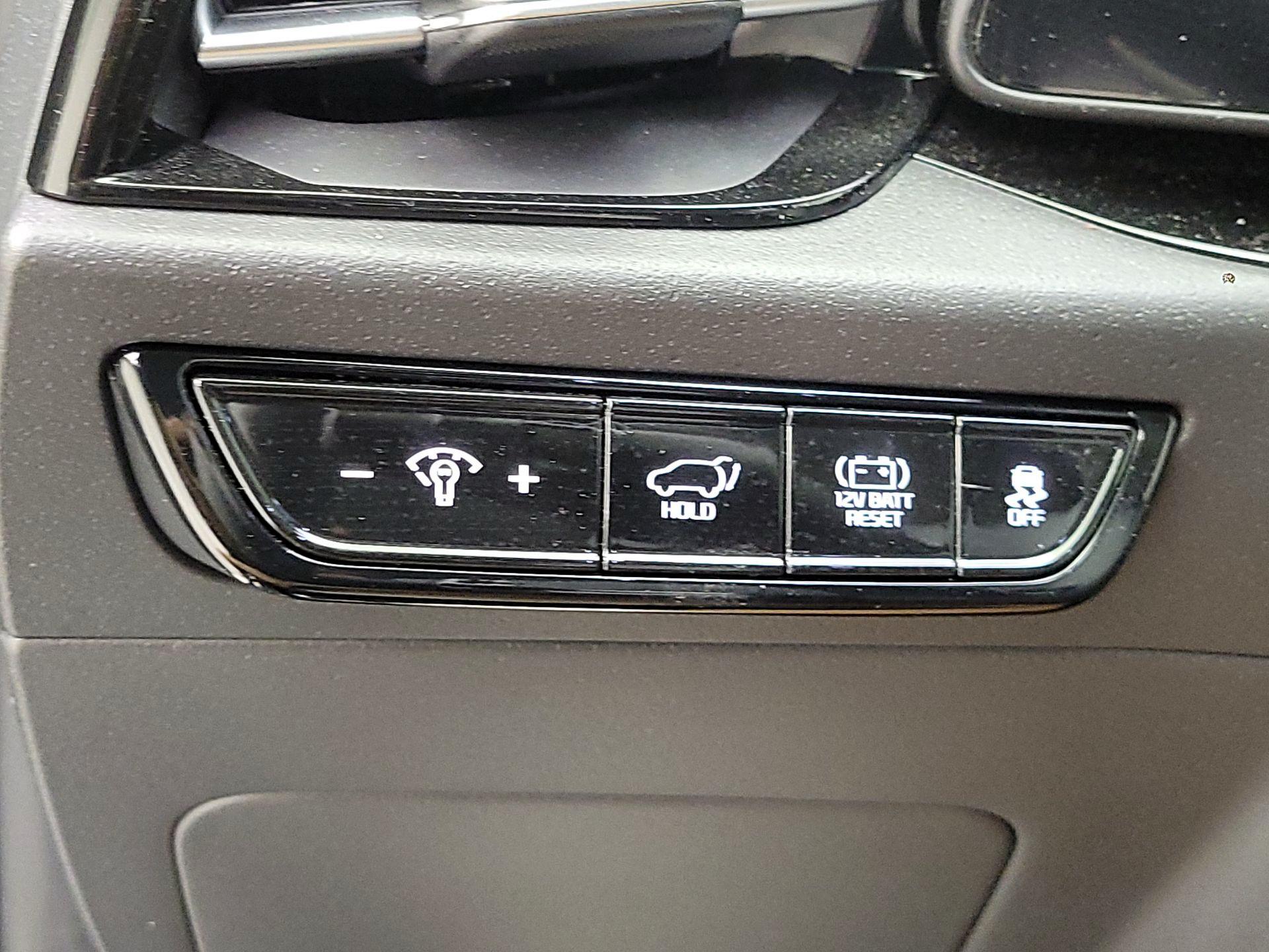 Thumbnail: 2023 Kia Niro - 13