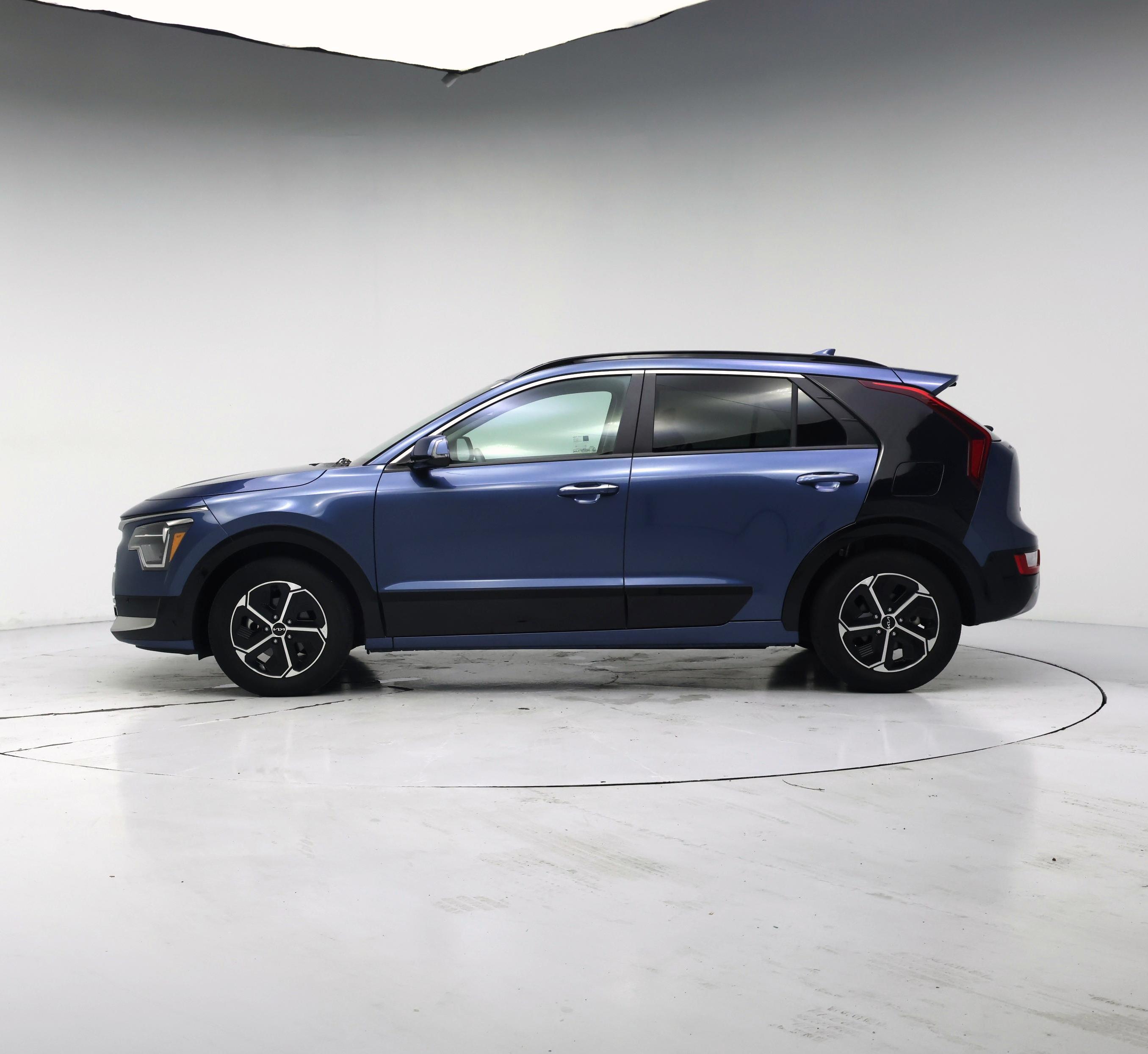 Thumbnail: 2023 Kia Niro - 3