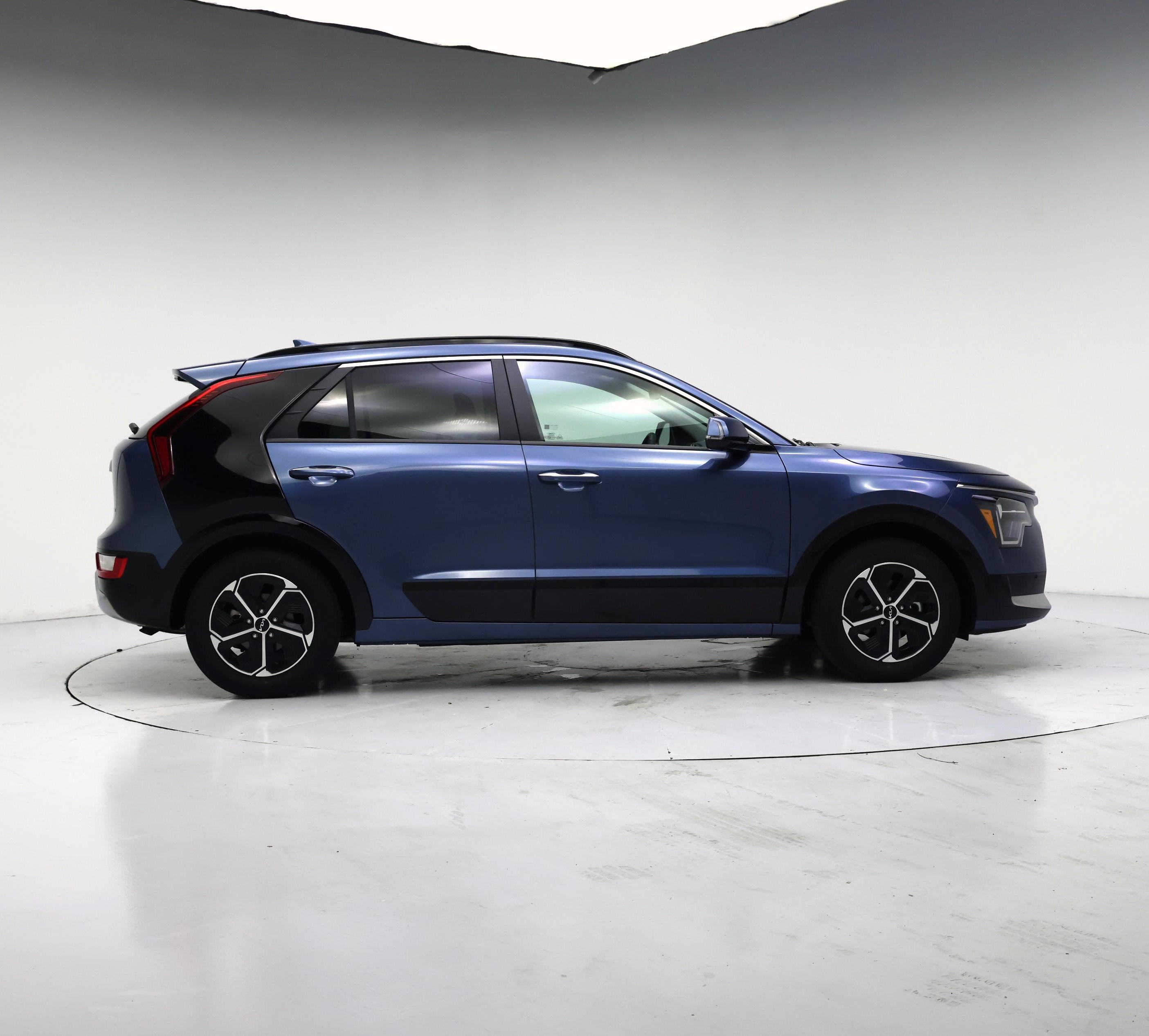 Thumbnail: 2023 Kia Niro - 7
