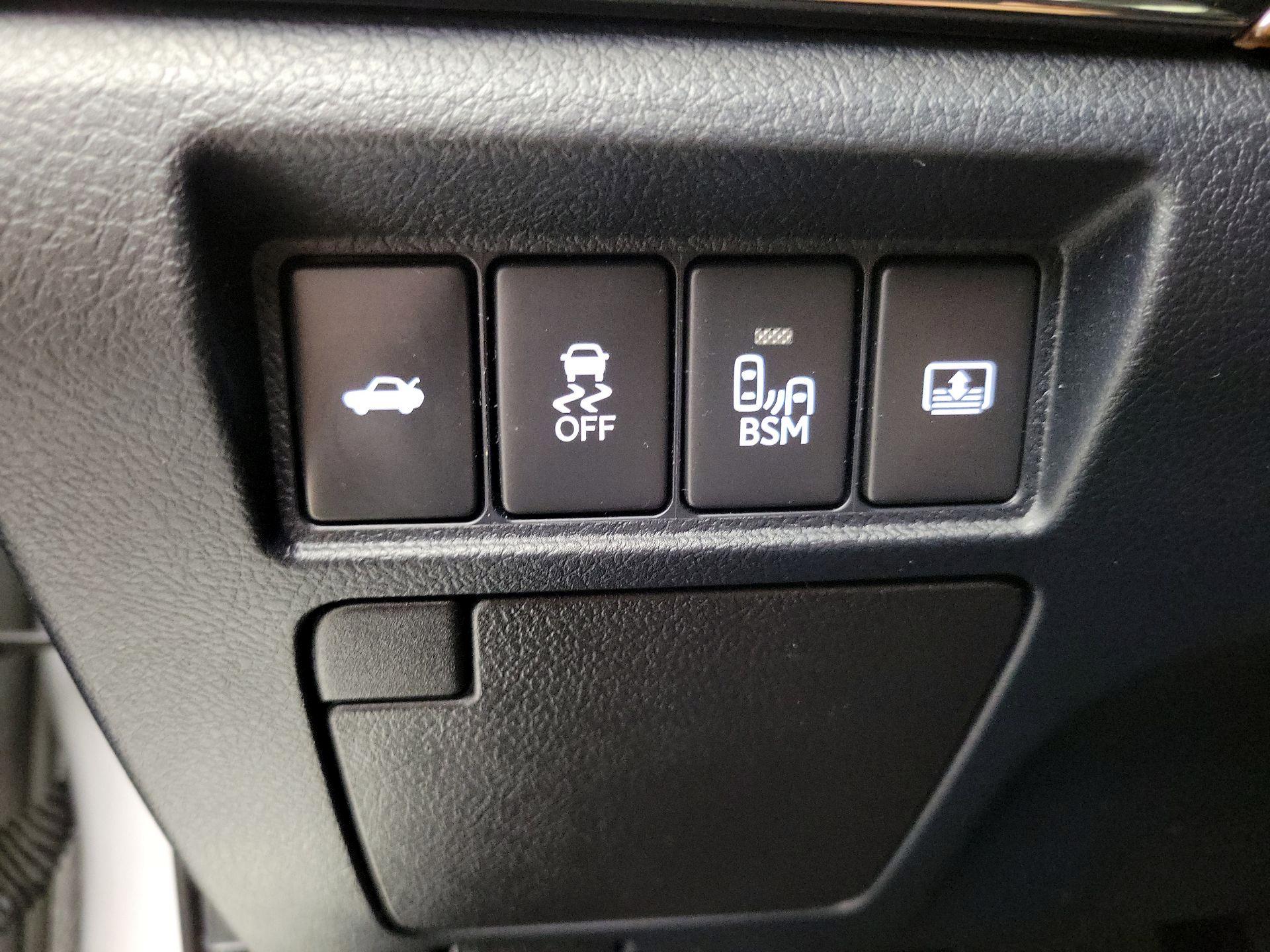 Thumbnail: 2014 Toyota Avalon - 13