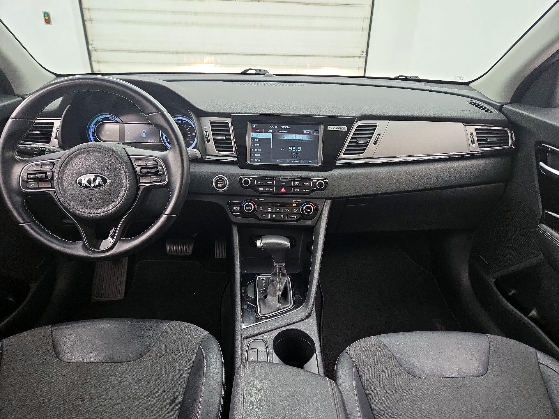Thumbnail: 2017 Kia Niro - 9