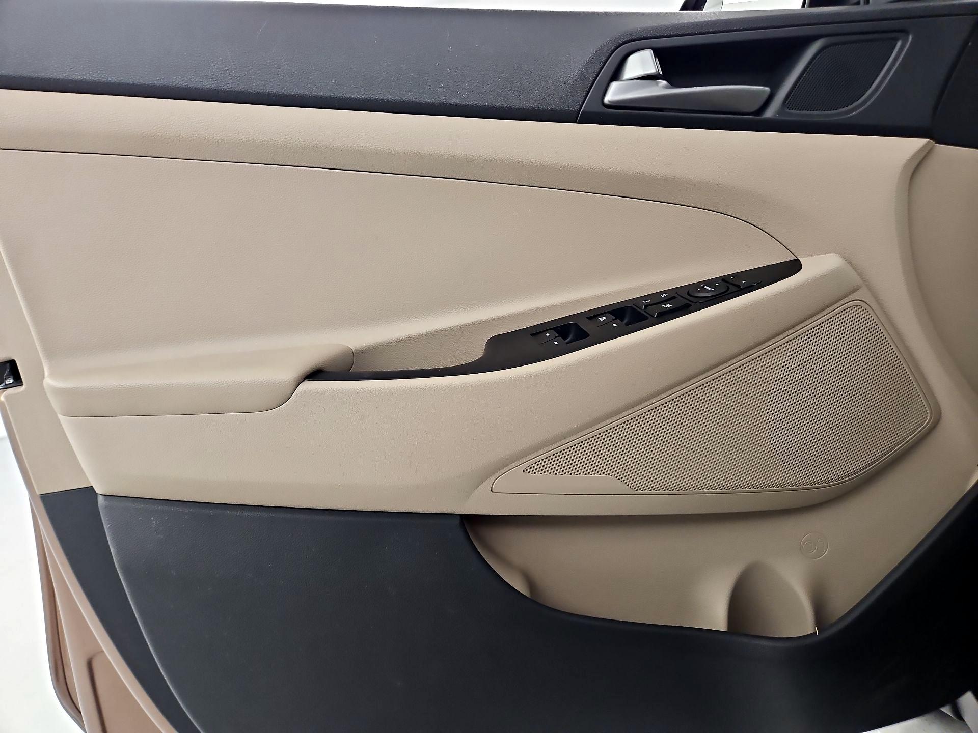 Thumbnail: 2017 Hyundai Tucson - 10