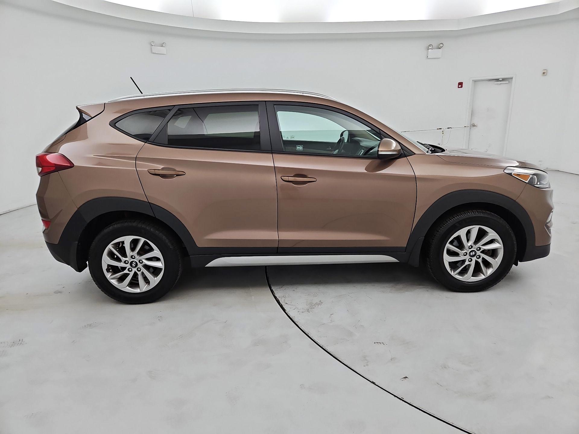 Thumbnail: 2017 Hyundai Tucson - 4
