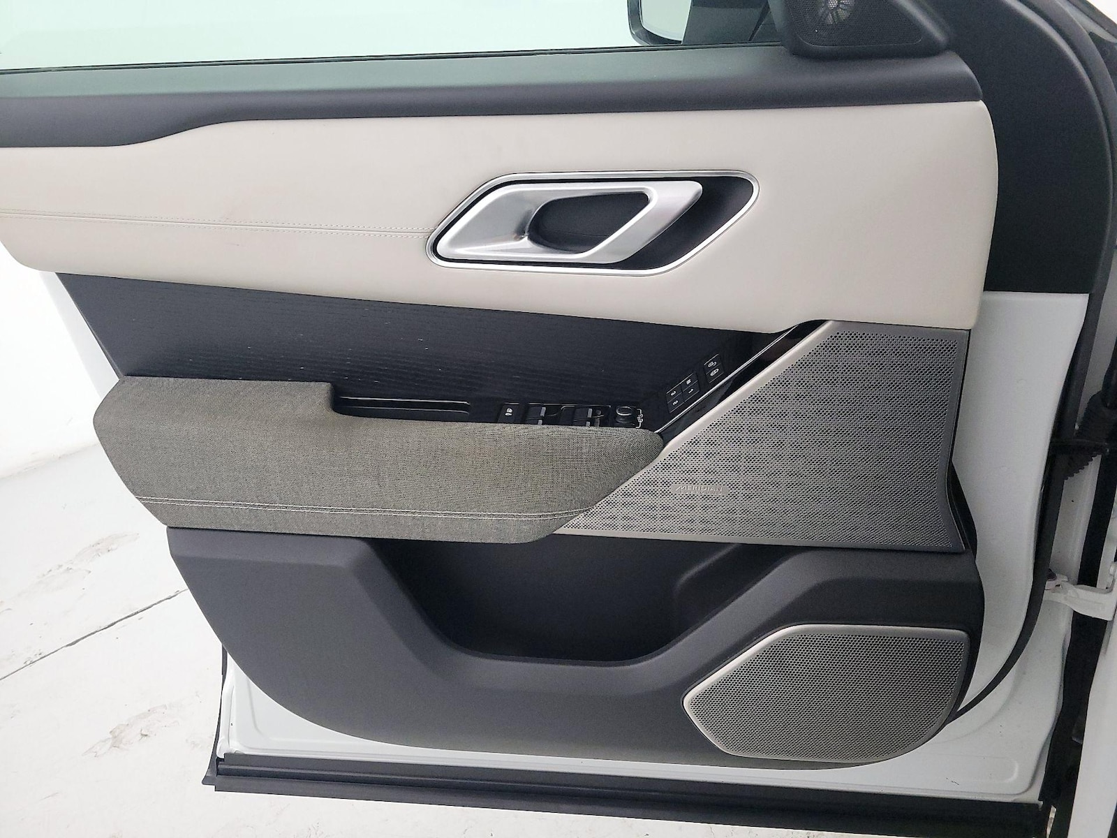 2019 Land Rover Range Rover Velar SE - Photo 13