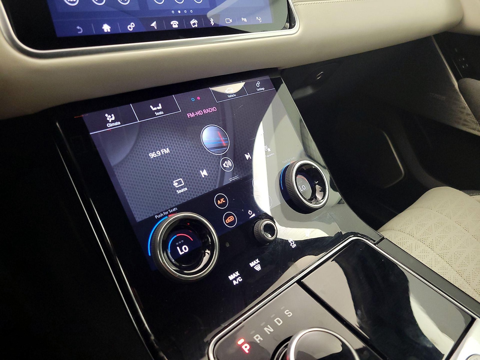 2019 Land Rover Range Rover Velar SE - Photo 18