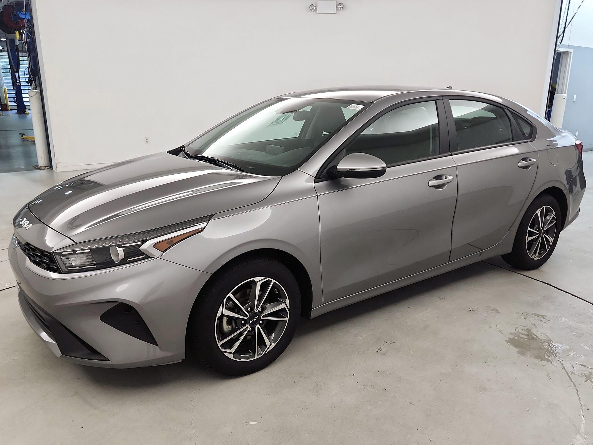 Thumbnail: 2023 Kia Forte - 3