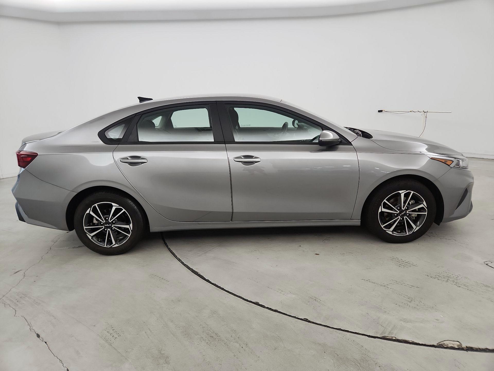 Thumbnail: 2023 Kia Forte - 4