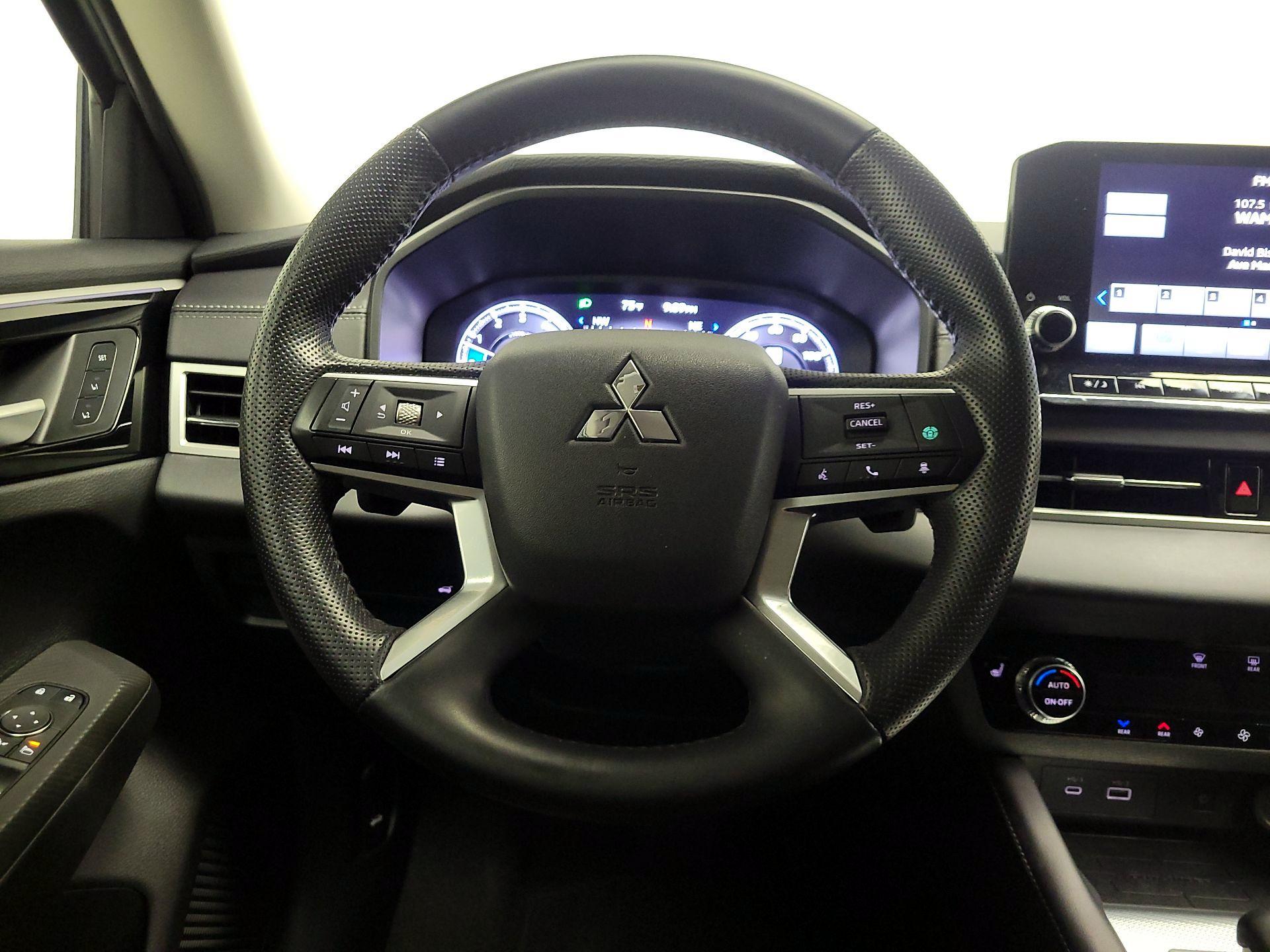 Thumbnail: 2024 Mitsubishi Outlander - 10