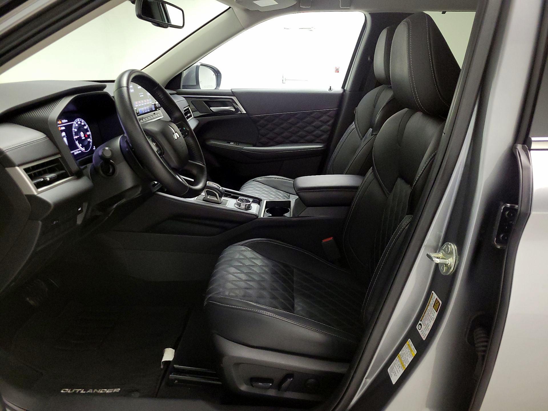 Thumbnail: 2024 Mitsubishi Outlander - 11
