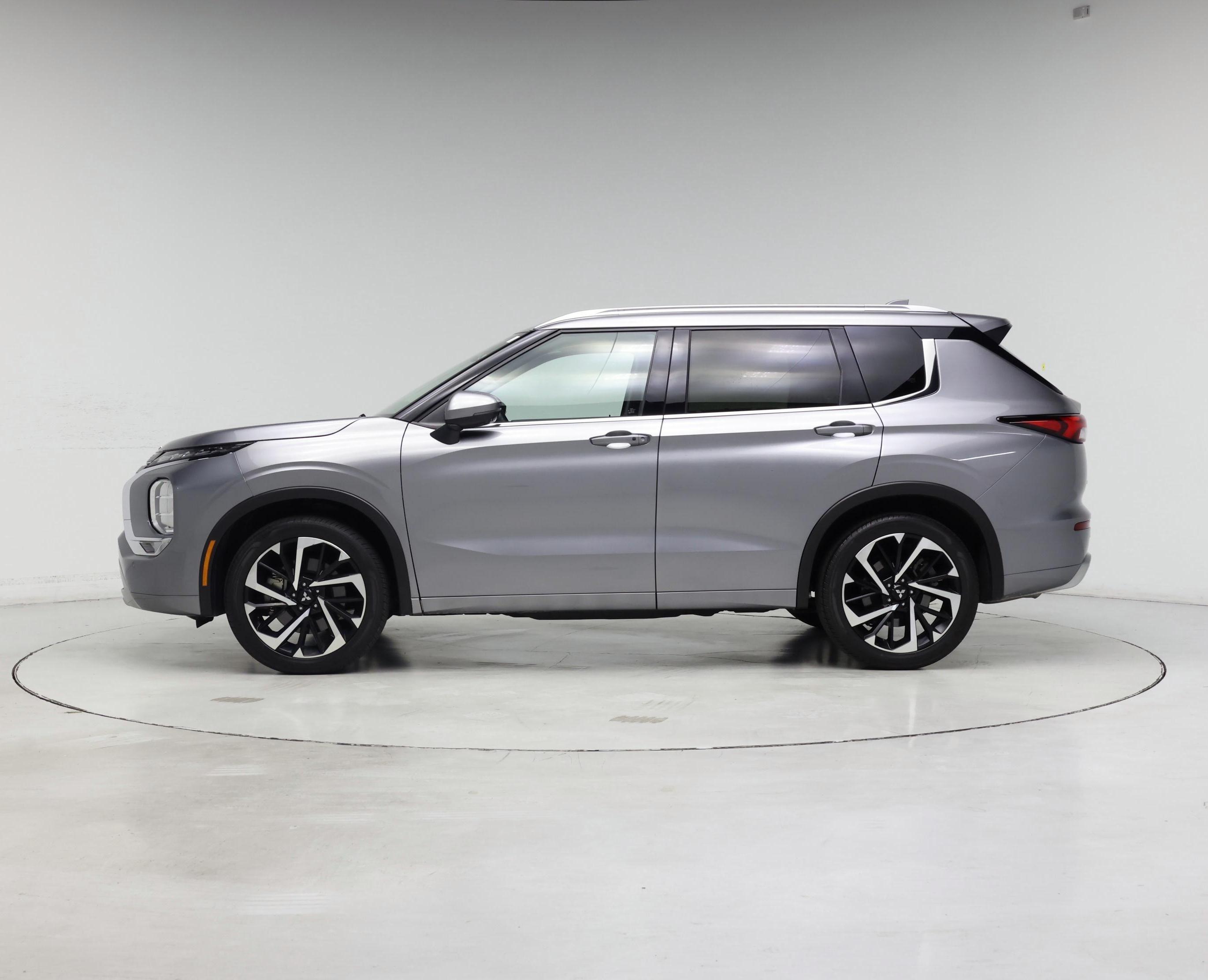 Thumbnail: 2024 Mitsubishi Outlander - 3